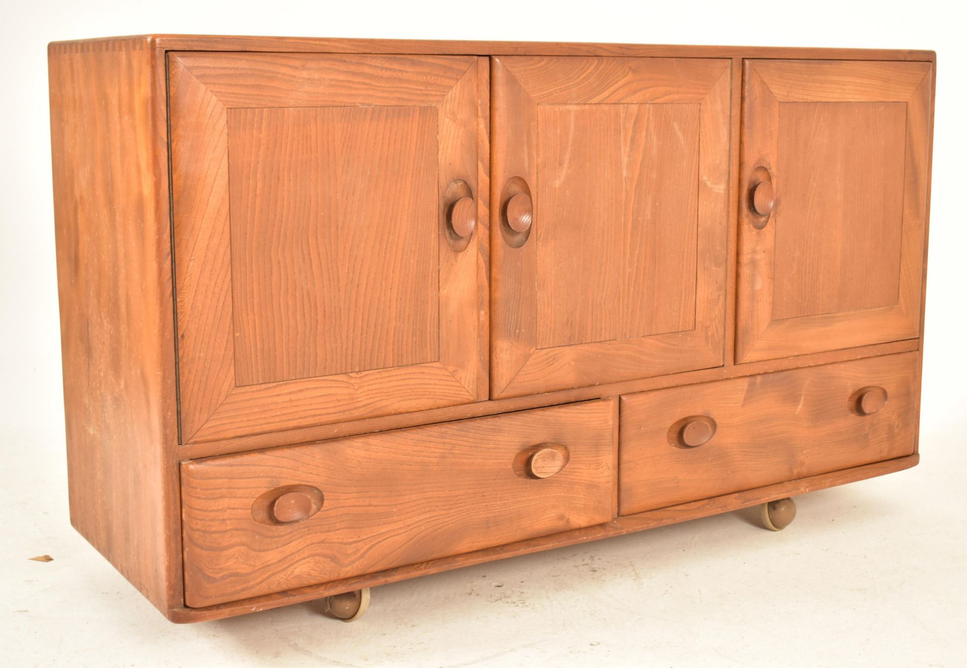 ERCOL FURNITURE - MID CENTURY ELM SIDEBOARD CREDENZA