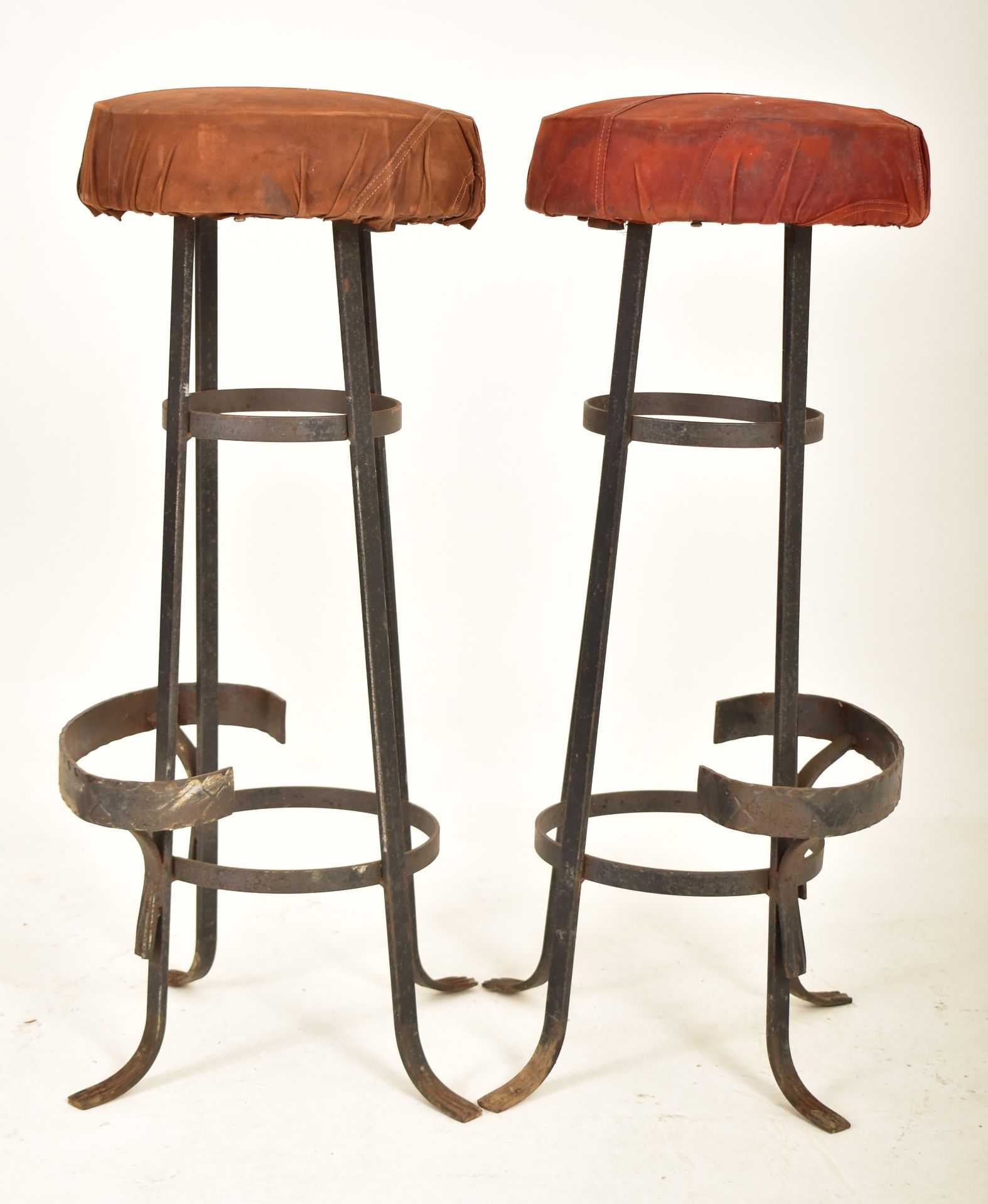 FOUR RETRO 20TH CENTURY SUEDE & WROUGHT IRON BAR STOOLS - Bild 4 aus 7