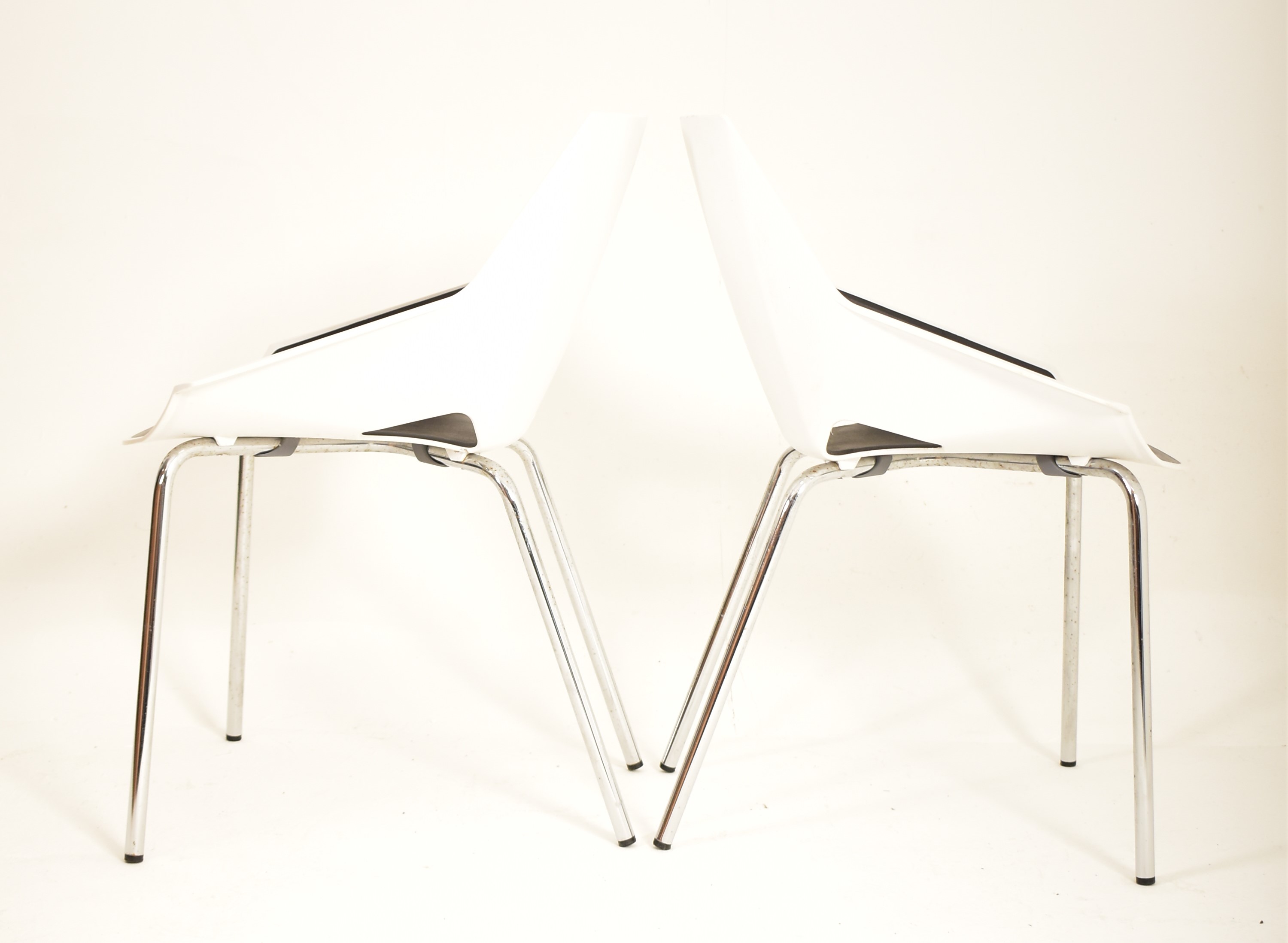 ACTIU - VIVA CHAIR - SET OF FOUR STACKING DINING CHAIRS - Image 4 of 5