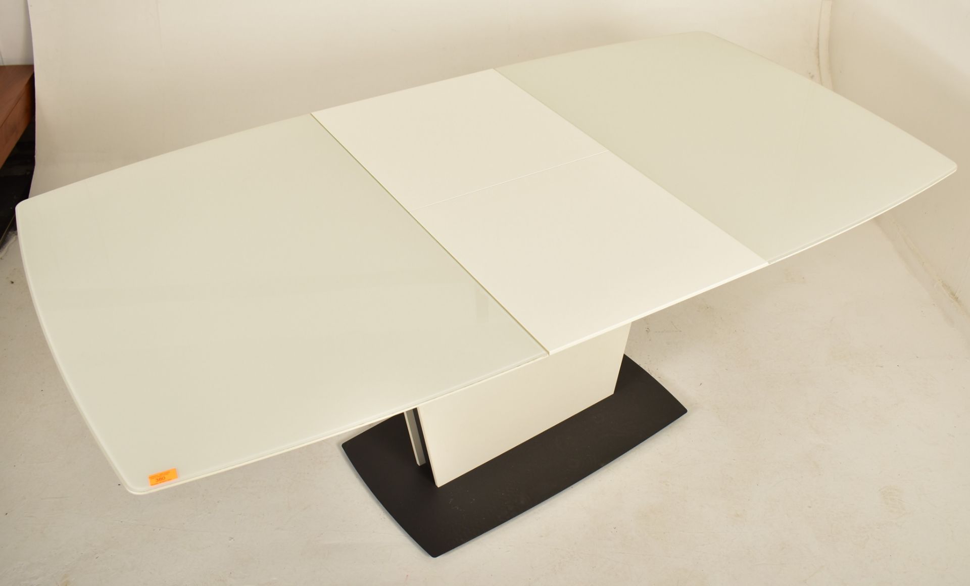 BOCONCEPT - MILANO - HIGH END DANISH DESIGNER DINING TABLE - Image 7 of 7