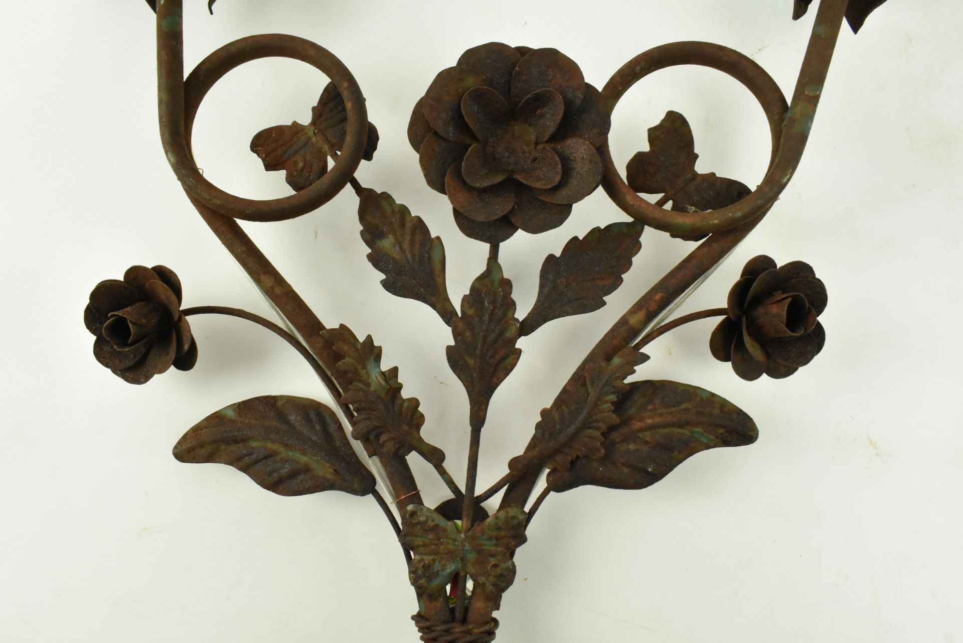 PAIR OF 20TH CENTURY WORKED METAL WALL SCONCES - Image 3 of 5