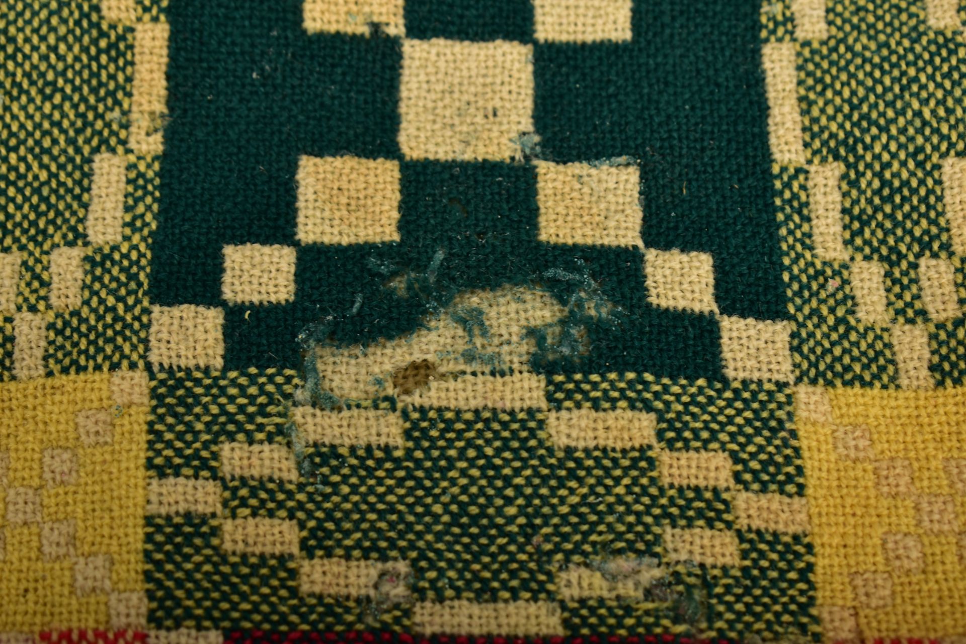 20TH CENTURY HANDMADE WELSH WOOLLEN BLANKET - Image 5 of 5