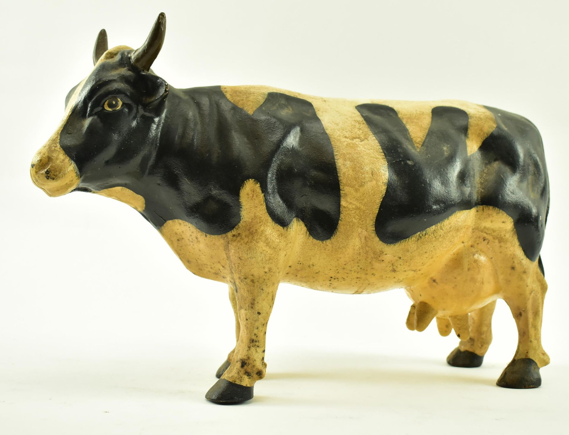 LARGE CONTEMPORARY HEAVY CAST IRON MODEL OF A COW - Bild 2 aus 11