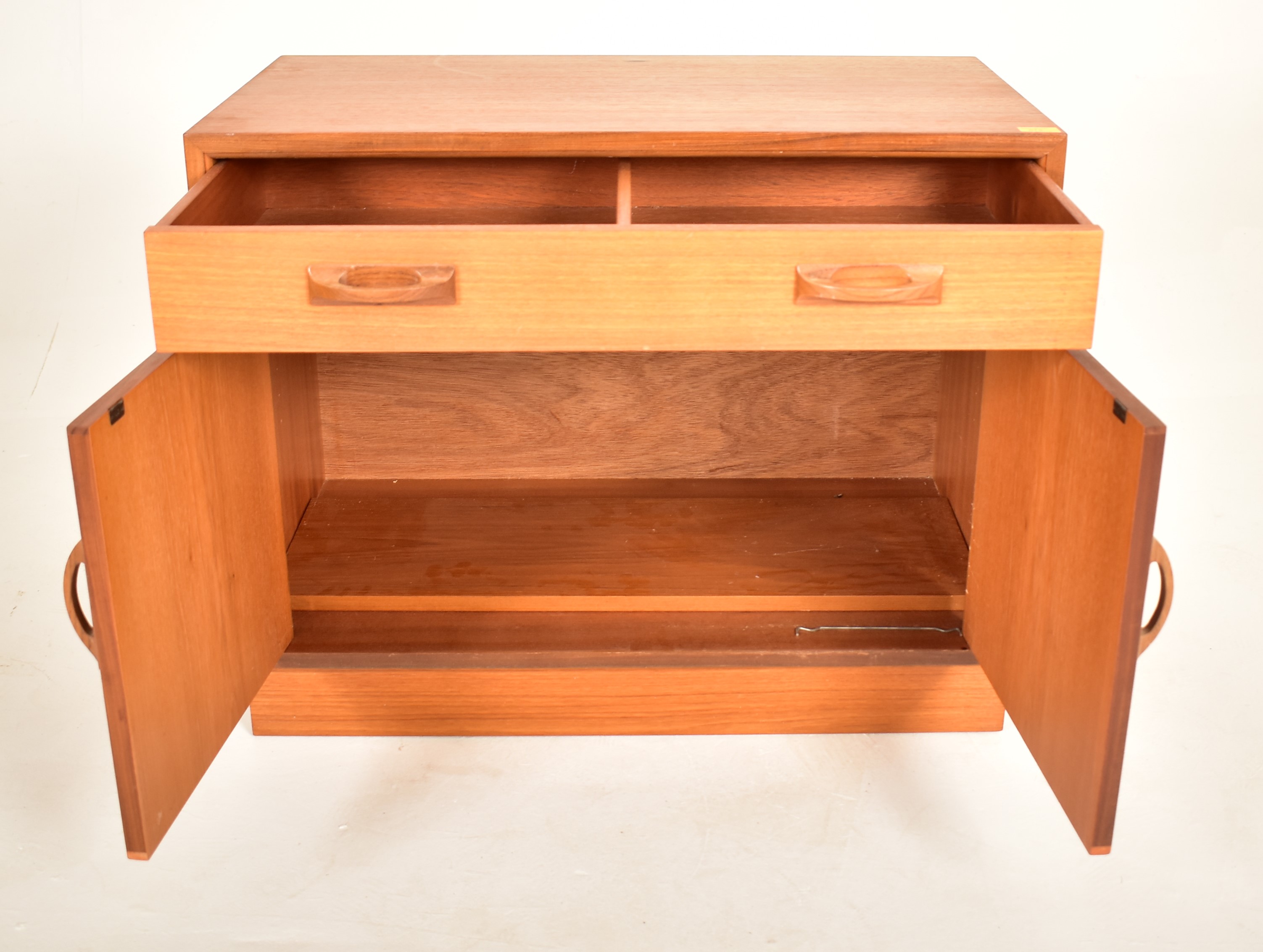 G PLAN - MID CENTURY 1970S BRITISH DESIGN TEAK CUPBOARD - Image 4 of 6