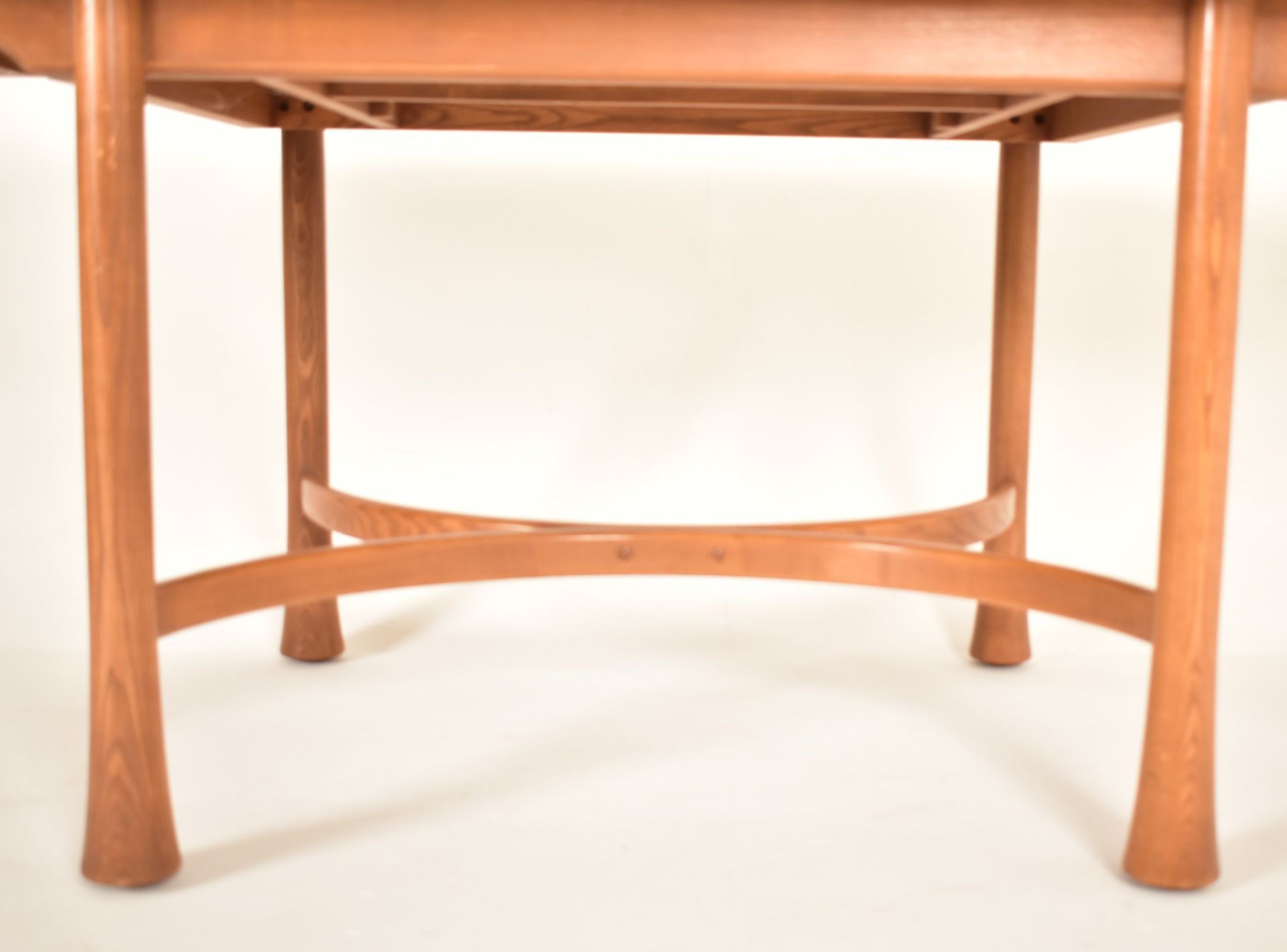 ERCOL - SAVILLE - EXTENDING DINING TABLE AND EIGHT CHAIRS - Image 5 of 10