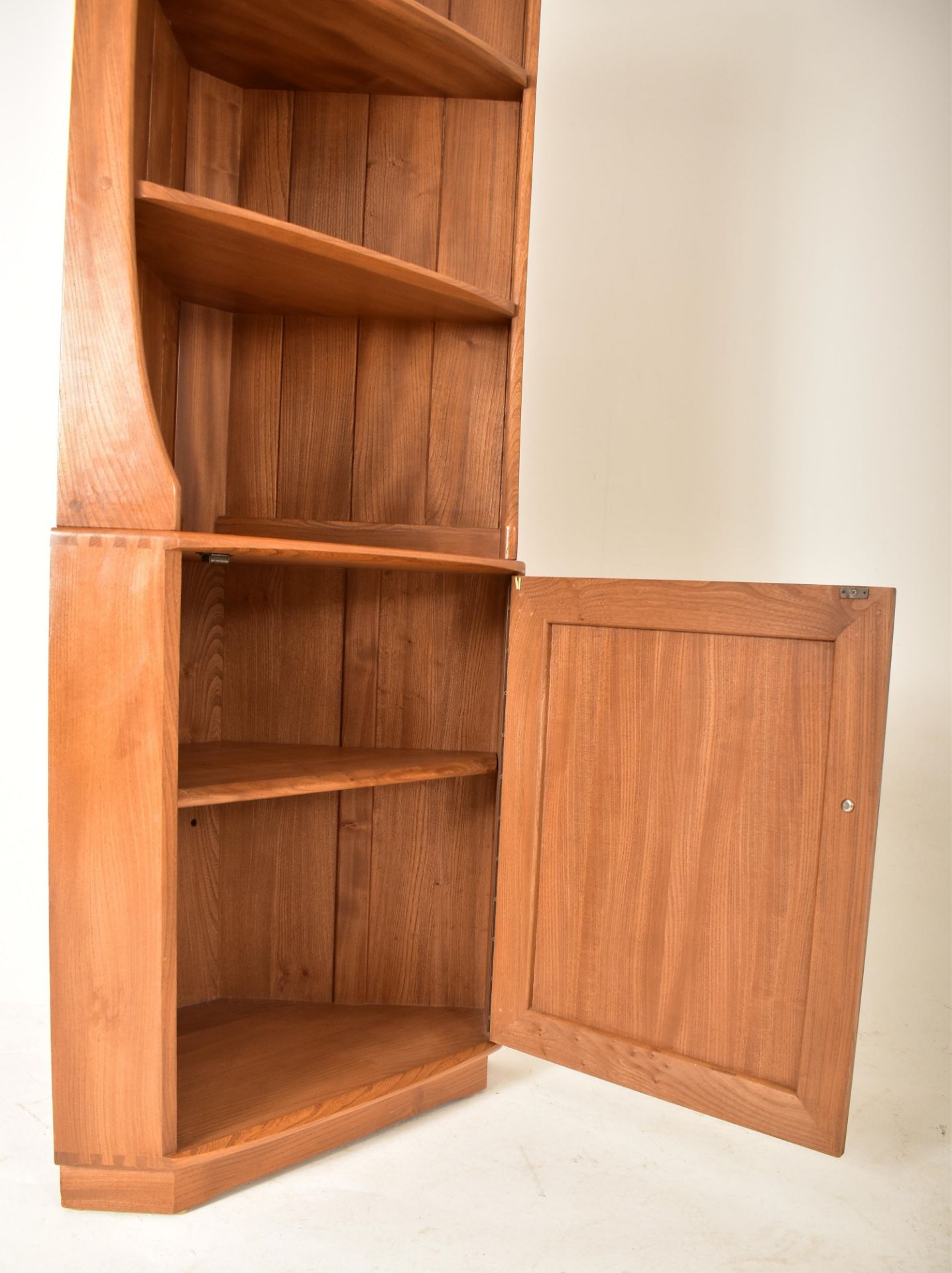 ERCOL - WINDSOR MODEL - RETRO ELM CORNER CABINET - Image 2 of 5