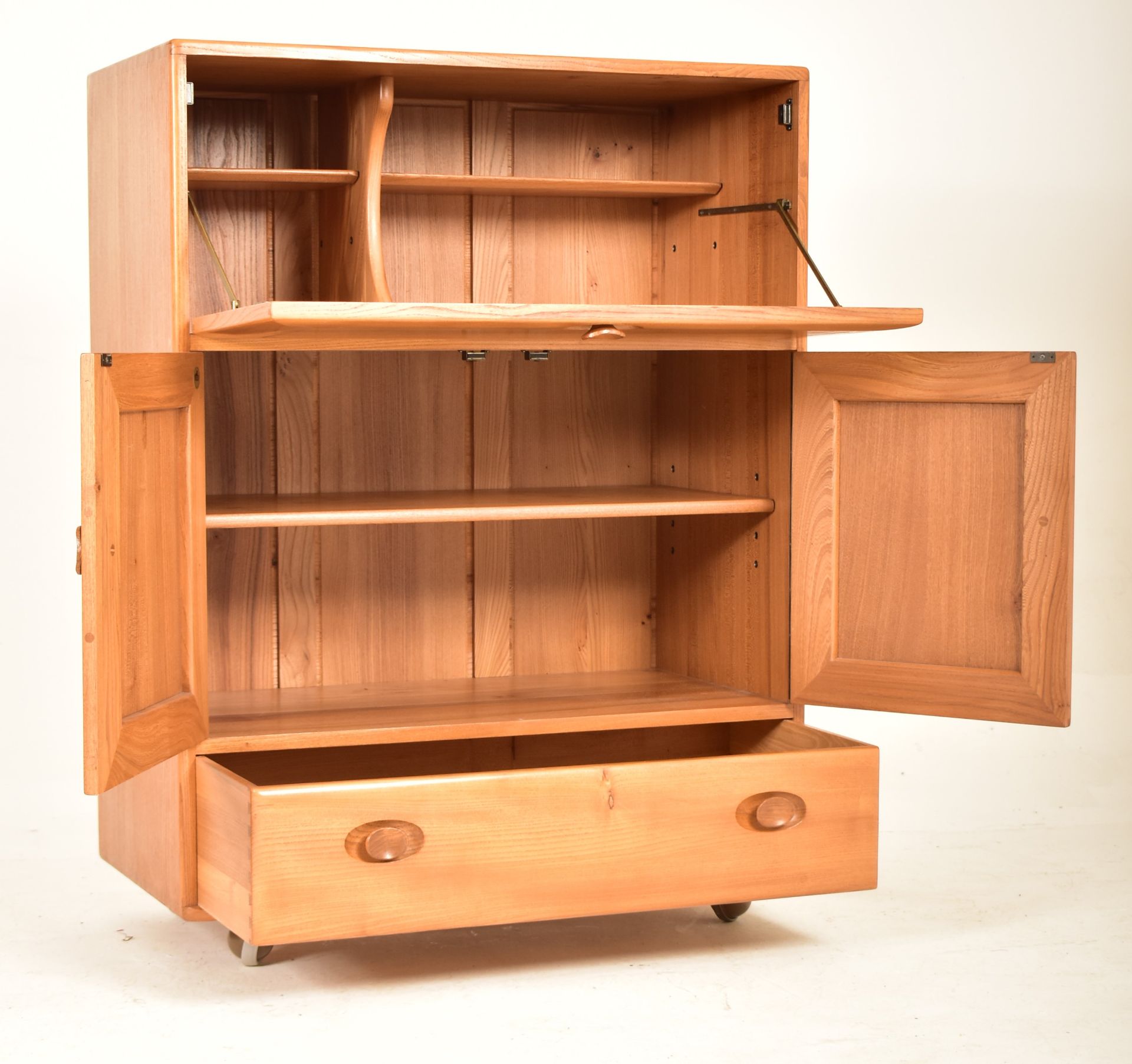 ERCOL - MODEL 469 - 1960S BEECH AND ELM SERVING CABINET - Image 4 of 6