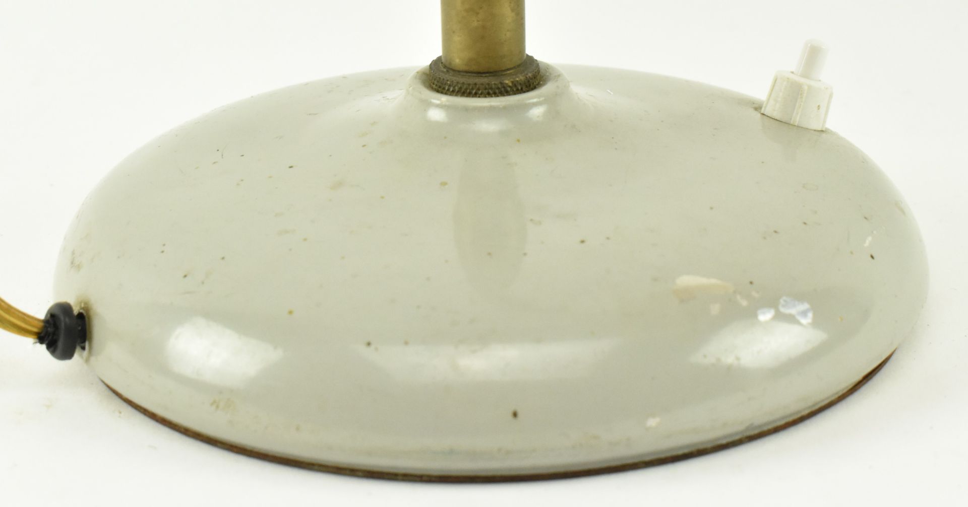 GERALD THURSTON X LIGHTOLIER - MID CENTURY ENAMEL METAL LAMP - Image 6 of 7