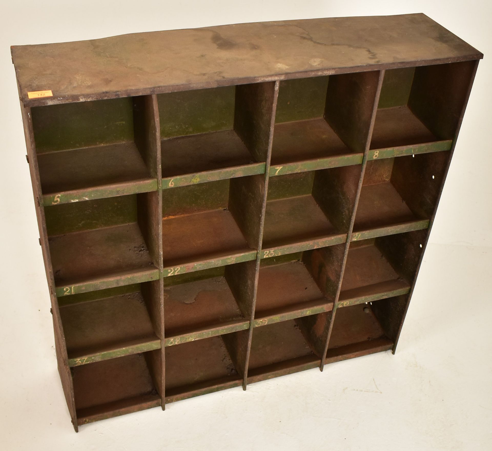 VINTAGE 20TH CENTURY INDUSTRIAL PIGEON HOLE CABINET - Bild 2 aus 4