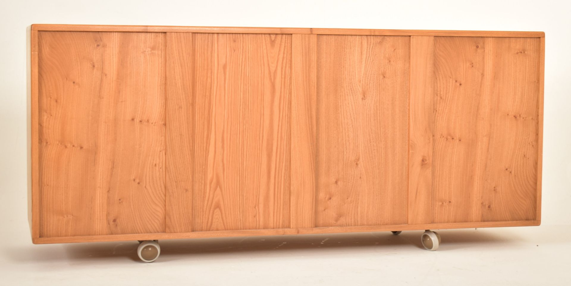 ERCOL - WINDSOR RANGE - MID CENTURY ELM SIDEBOARD - Bild 7 aus 7