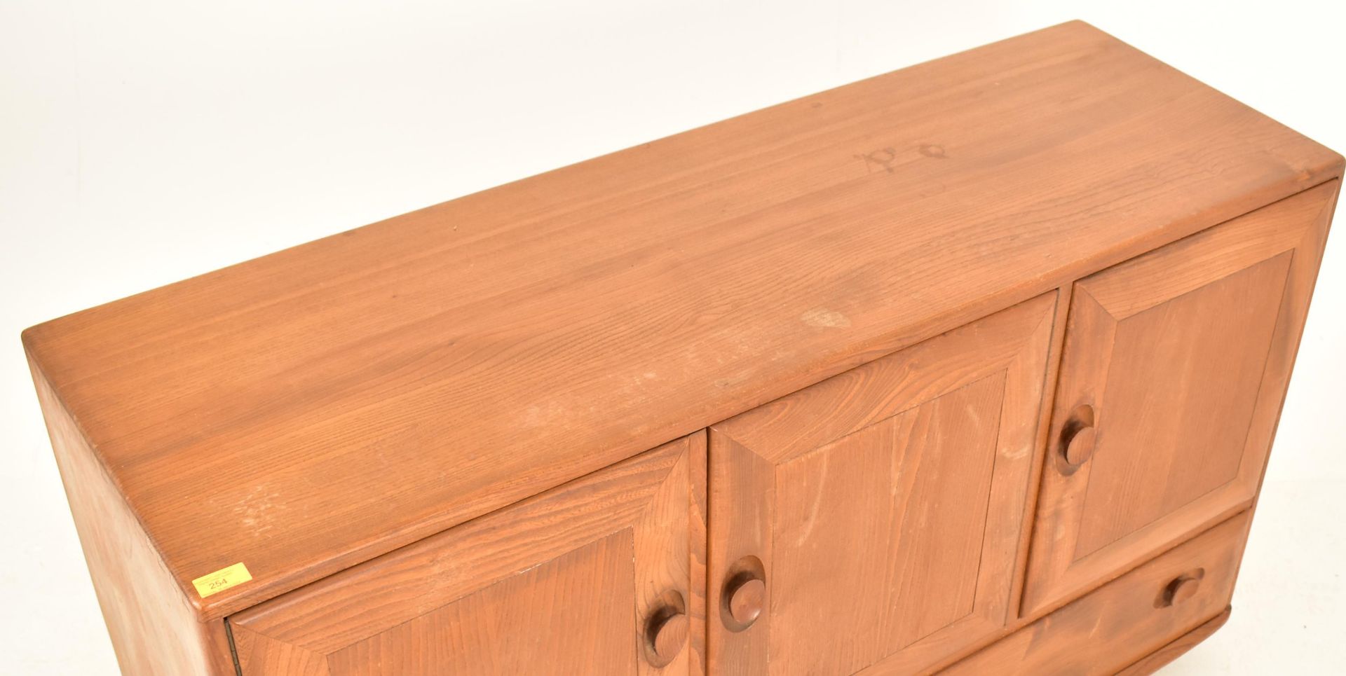 ERCOL FURNITURE - MID CENTURY ELM SIDEBOARD CREDENZA - Image 2 of 4