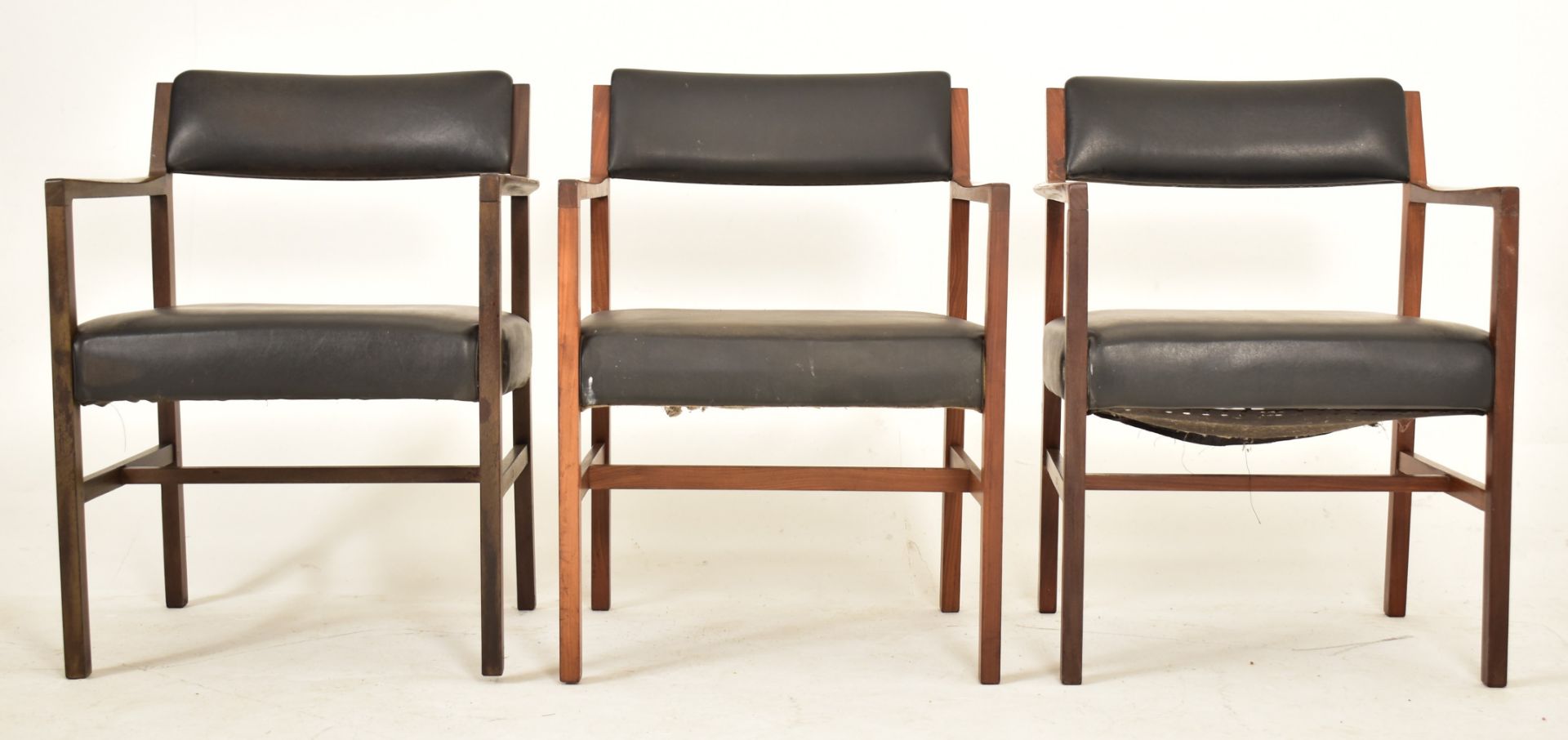 ALFRED COX - MATCHING SET OF SIX TEAK FRAMED DINING CHAIRS - Bild 2 aus 8