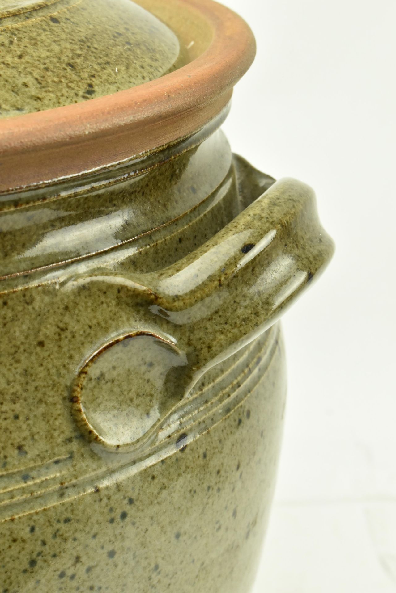 JEREMY LEACH (B. 1941) - STUDIO POTTERY STONEWARE LIDDED VASE - Image 4 of 6