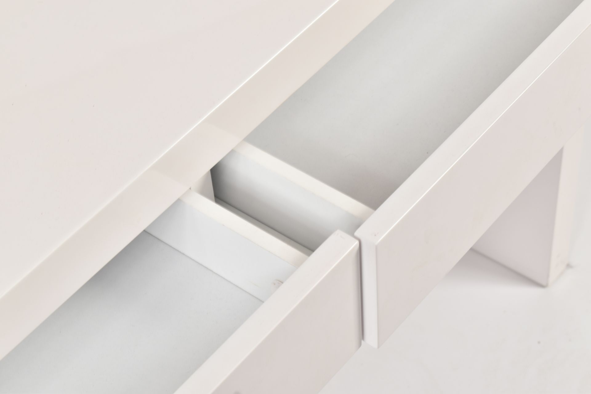 CONTEMPORARY WHITE GLOSS OFFICE DESK TABLE - Image 2 of 6