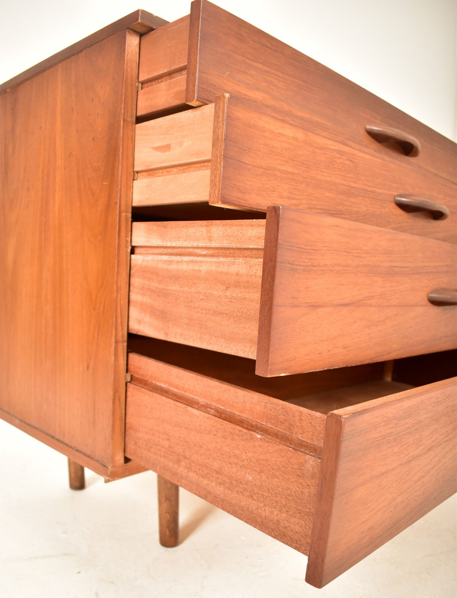 AVALON - MID CENTURY TEAK CHEST OF FOUR DRAWERS - Image 4 of 6