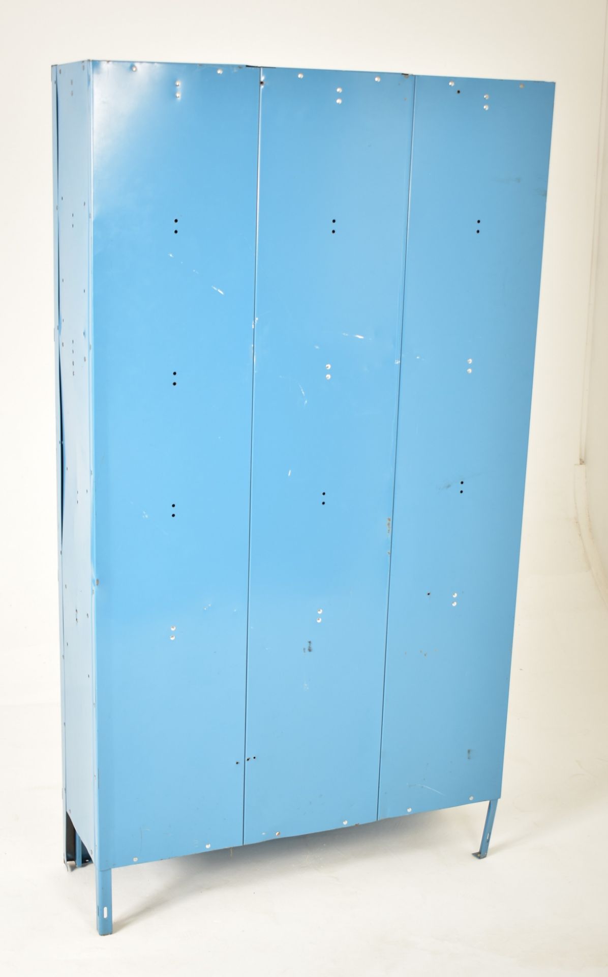 20TH CENTURY NINE SECTION INDUSTRIAL METAL LOCKER CABINET - Image 5 of 5