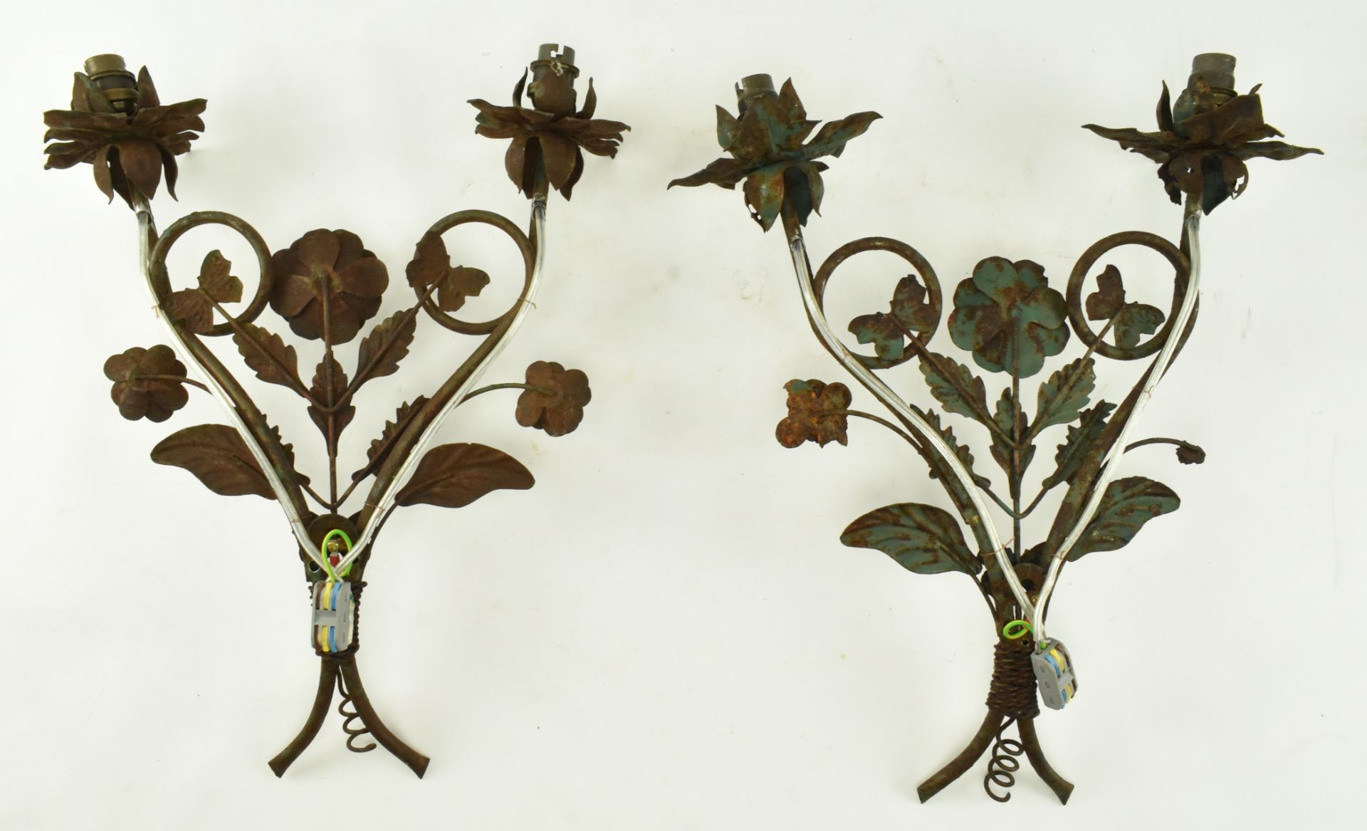 PAIR OF 20TH CENTURY WORKED METAL WALL SCONCES - Image 5 of 5