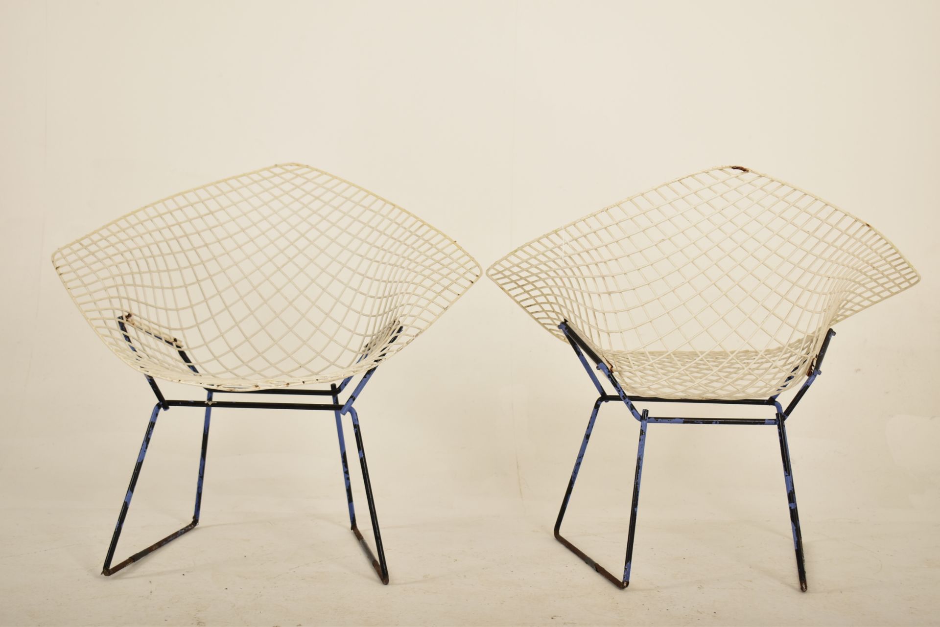 HARRY BERTOIA - DIAMOND CHAIR - PAIR OF DESIGNER ARMCHAIRS - Image 2 of 4