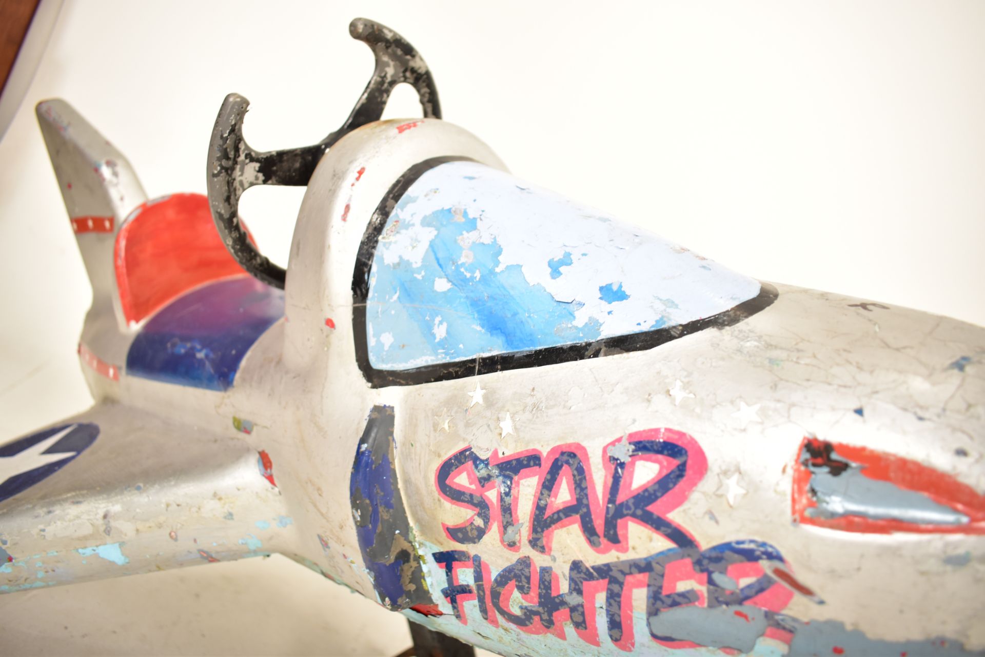 FIGHTER JET JUVENILE RIDE - VINTAGE FAIRGROUND CAROUSEL RIDE - Bild 2 aus 4