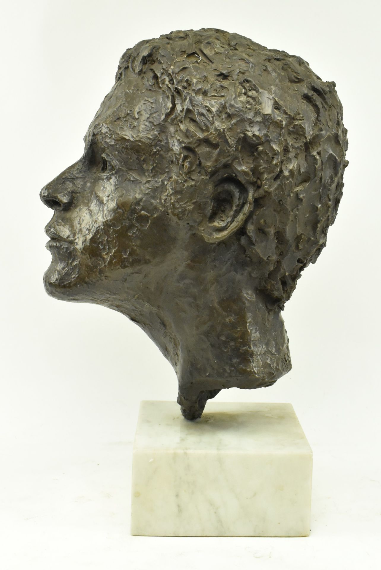 LARGE 20TH CENTURY PATINATED RESIN BUST OF MALE HEAD - Bild 3 aus 6