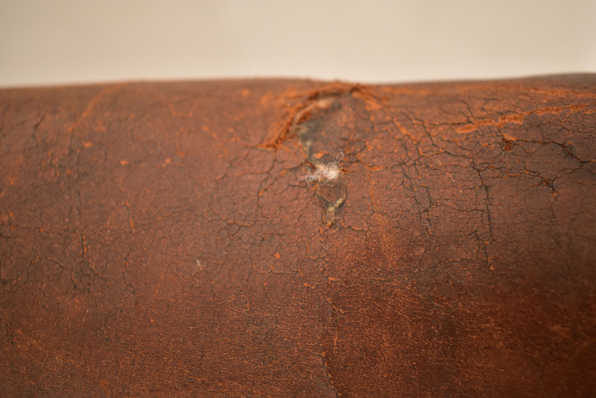 EARLY 20TH CENTURY LEATHER TWO SEATER SOFA & ARMCHAIR - Image 6 of 11