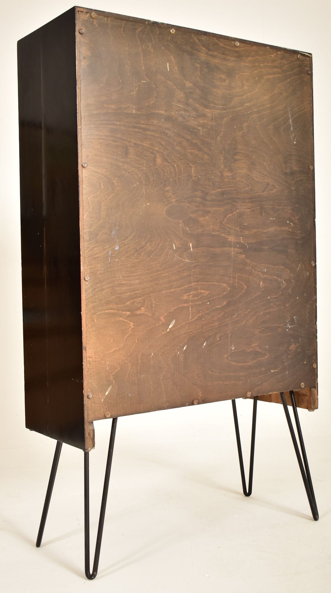 BESPOKE MID CENTURY PAINTED TEAK CUPBOARD ON PIN LEGS - Image 5 of 5