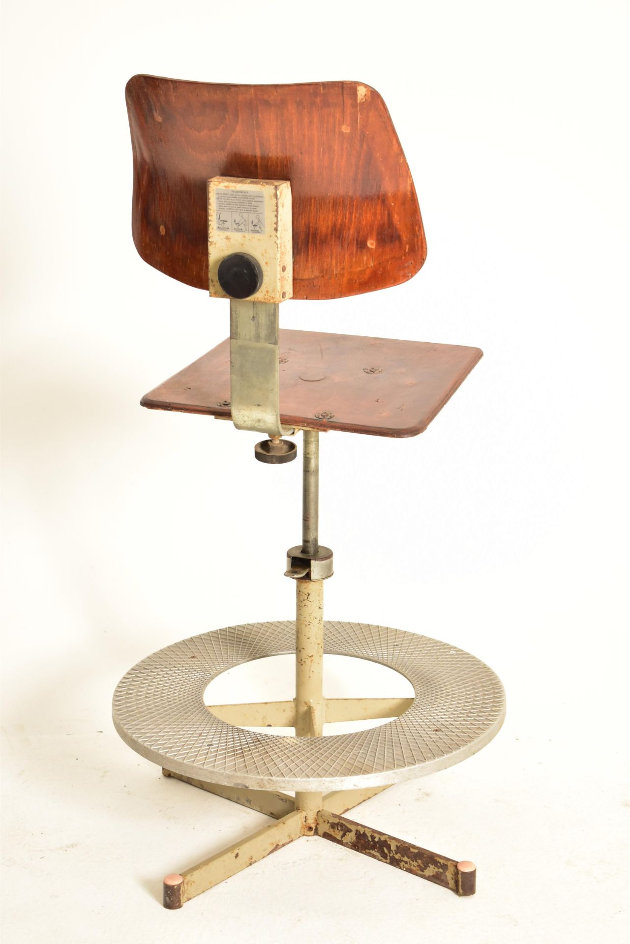 MID CENTURY CIRCA 1940S METAL & WOODEN MACHINIST CHAIR - Image 6 of 6