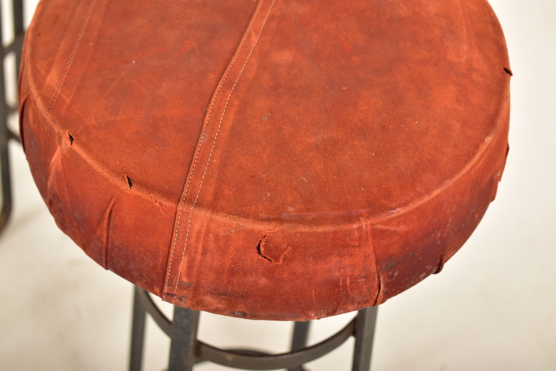 FOUR RETRO 20TH CENTURY SUEDE & WROUGHT IRON BAR STOOLS - Image 7 of 7