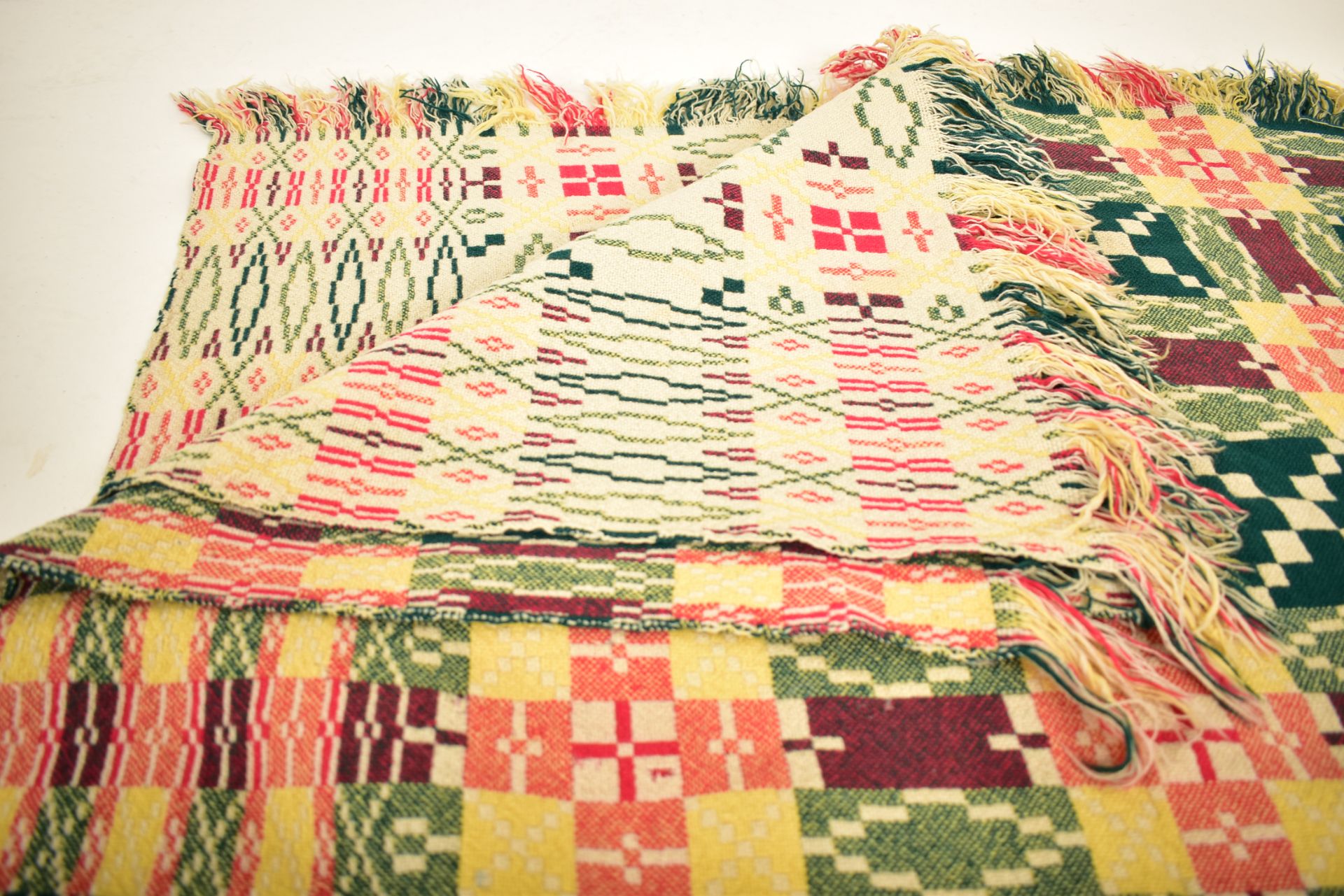 20TH CENTURY HANDMADE WELSH WOOLLEN BLANKET - Image 4 of 5