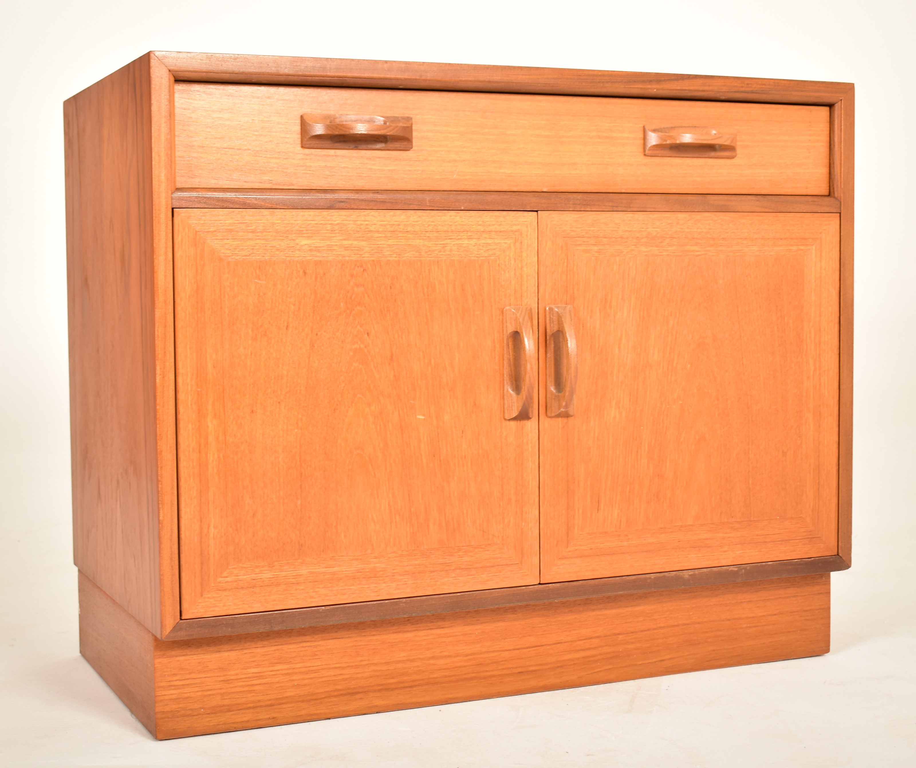 G PLAN - MID CENTURY 1970S BRITISH DESIGN TEAK CUPBOARD