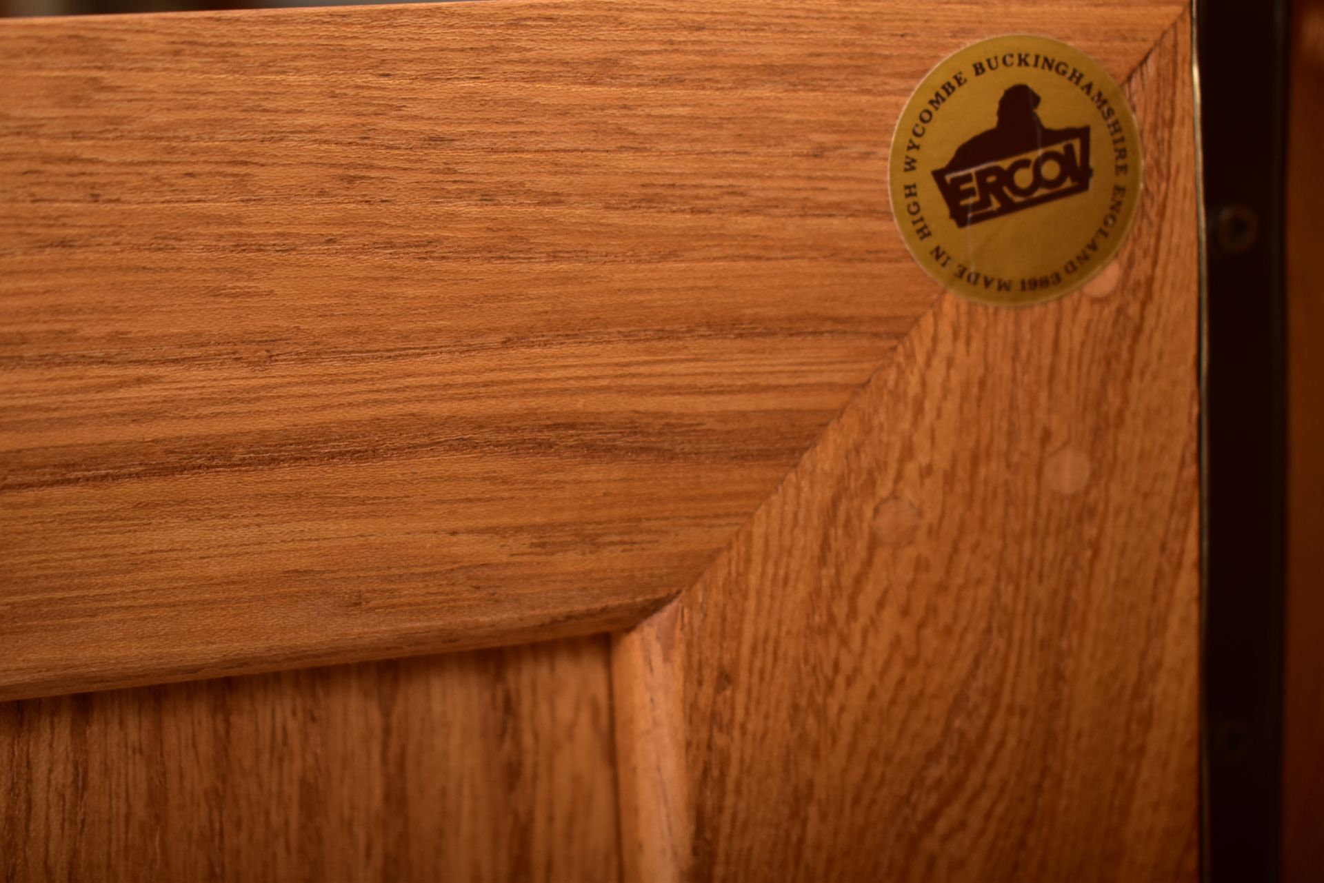 ERCOL - WINDSOR RANGE - MID CENTURY ELM SIDEBOARD - Image 4 of 7