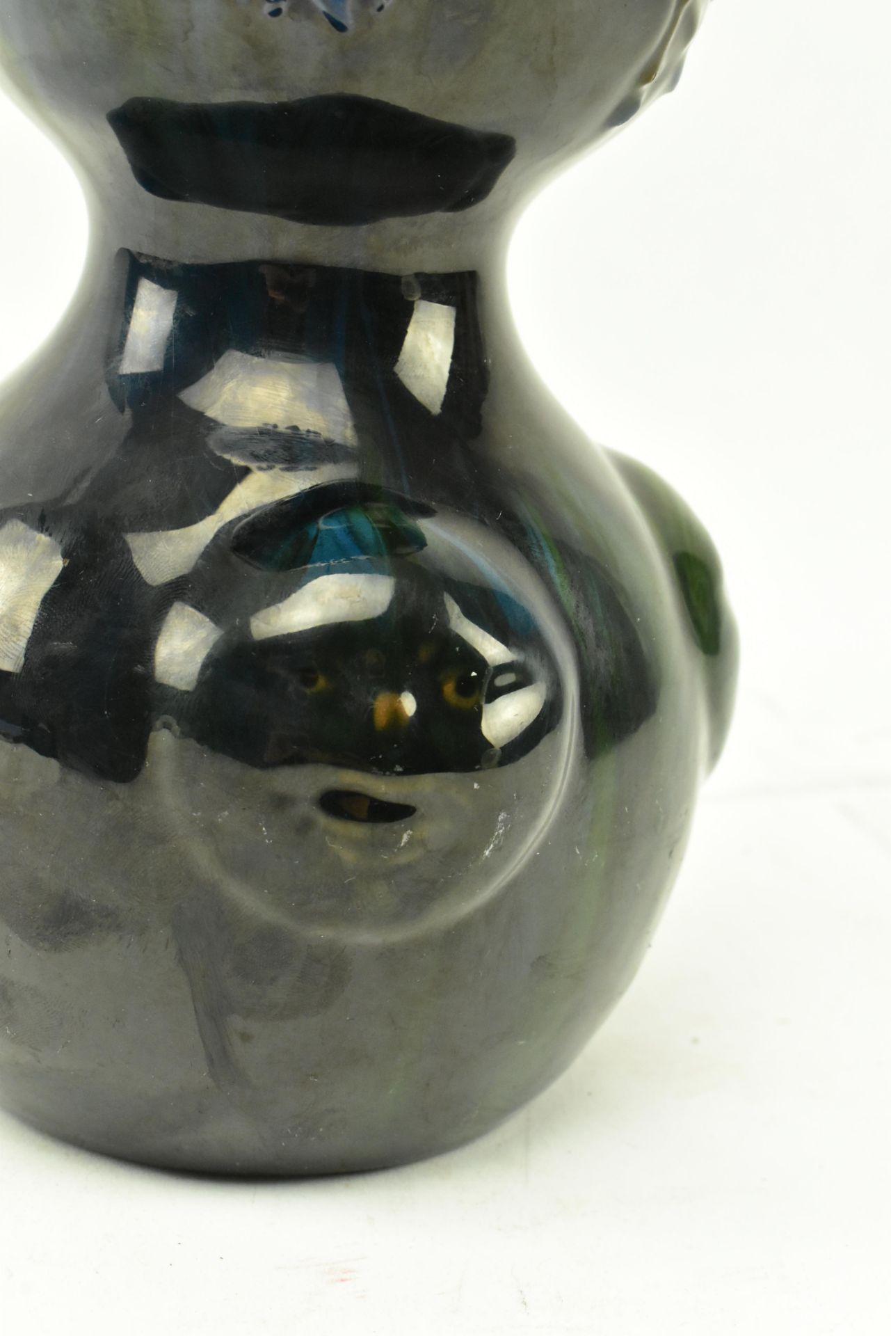 ELTONWARE POTTERY - DOUBLE GOURD FACES VASE - Image 5 of 6
