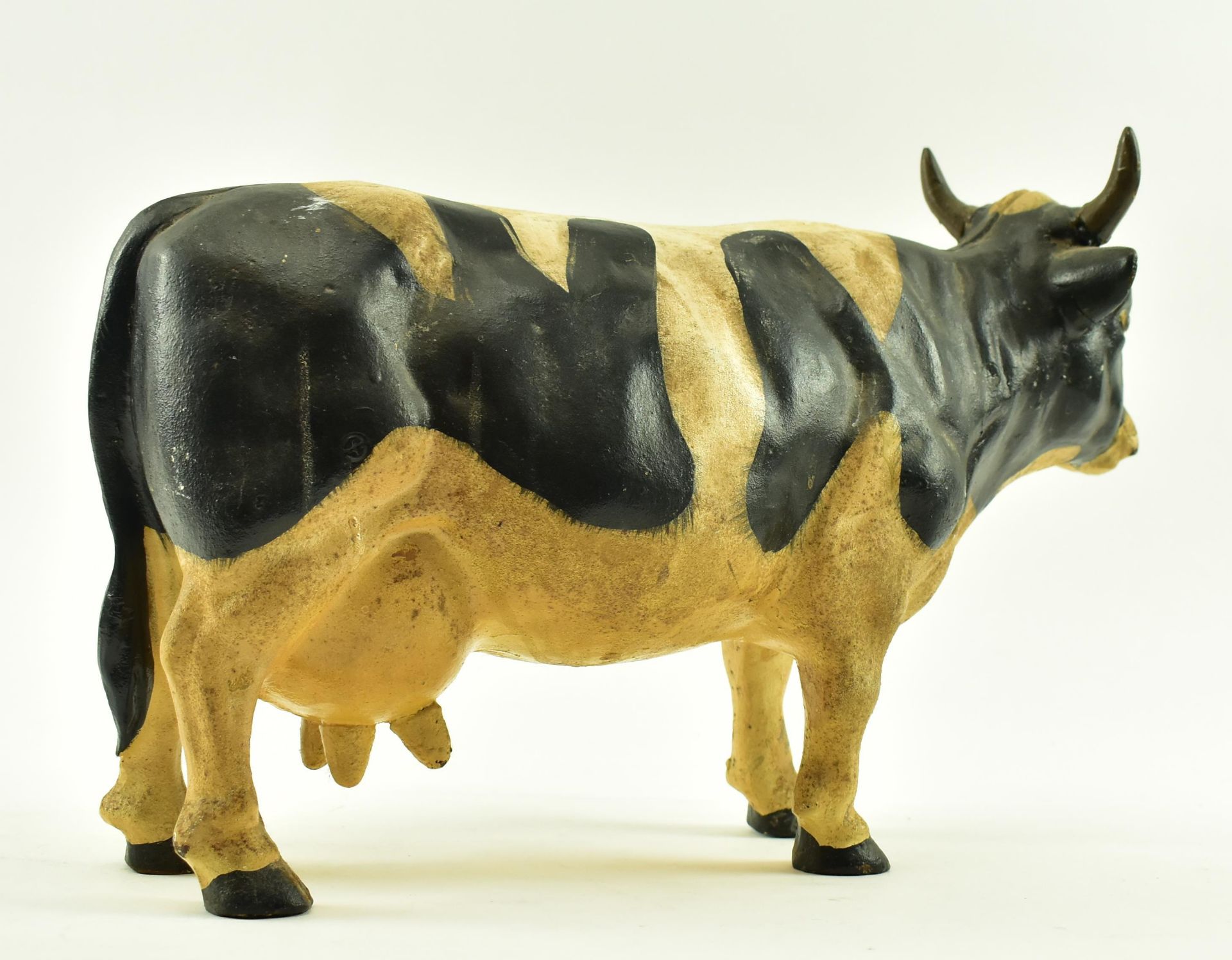 LARGE CONTEMPORARY HEAVY CAST IRON MODEL OF A COW - Image 11 of 11