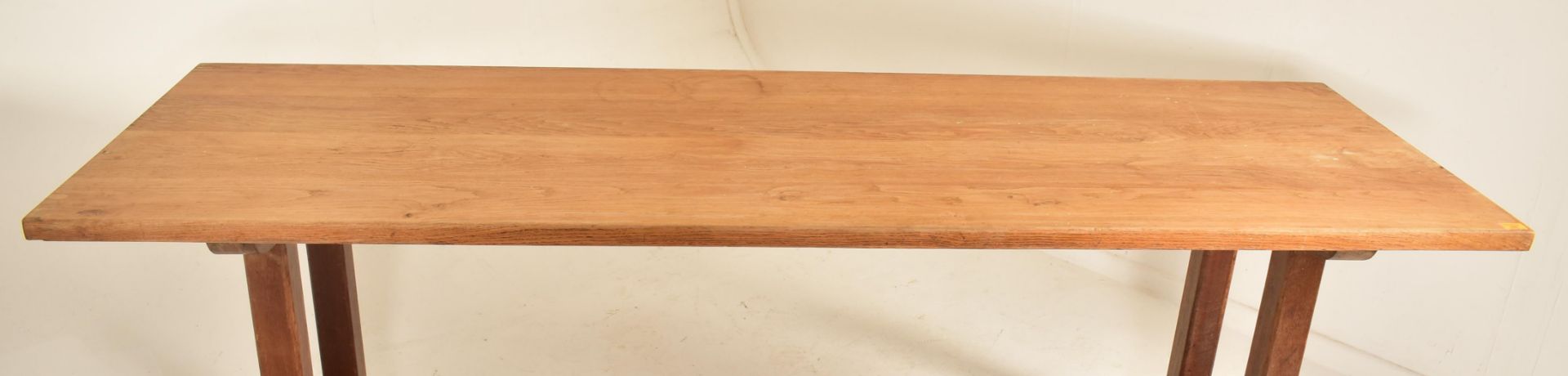 LARGE 20TH CENTURY SOLID ELM REFECTORY DINING TABLE - Image 2 of 5