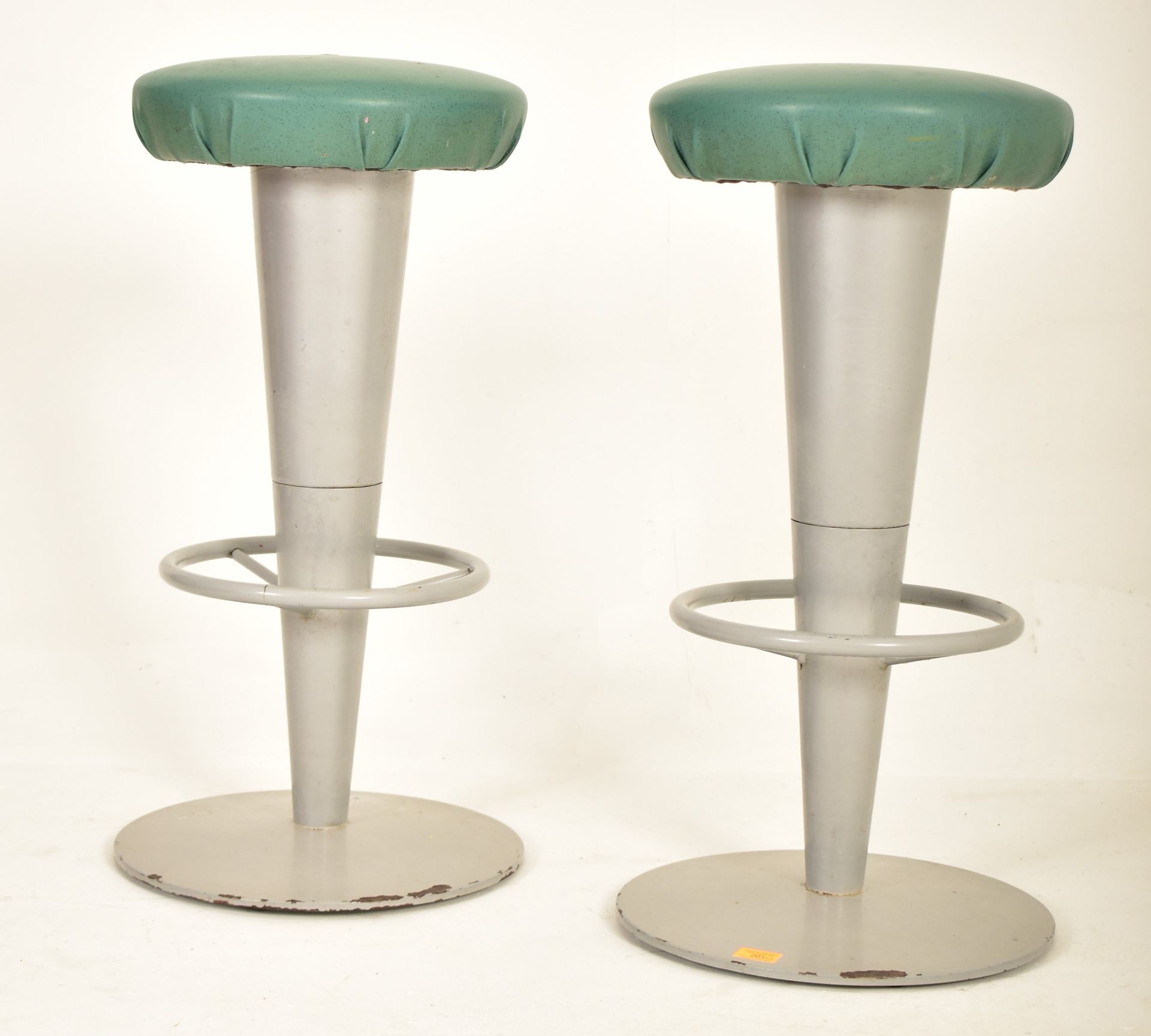 PAIR OF VINTAGE 20TH CENTURY METAL BAR STOOLS