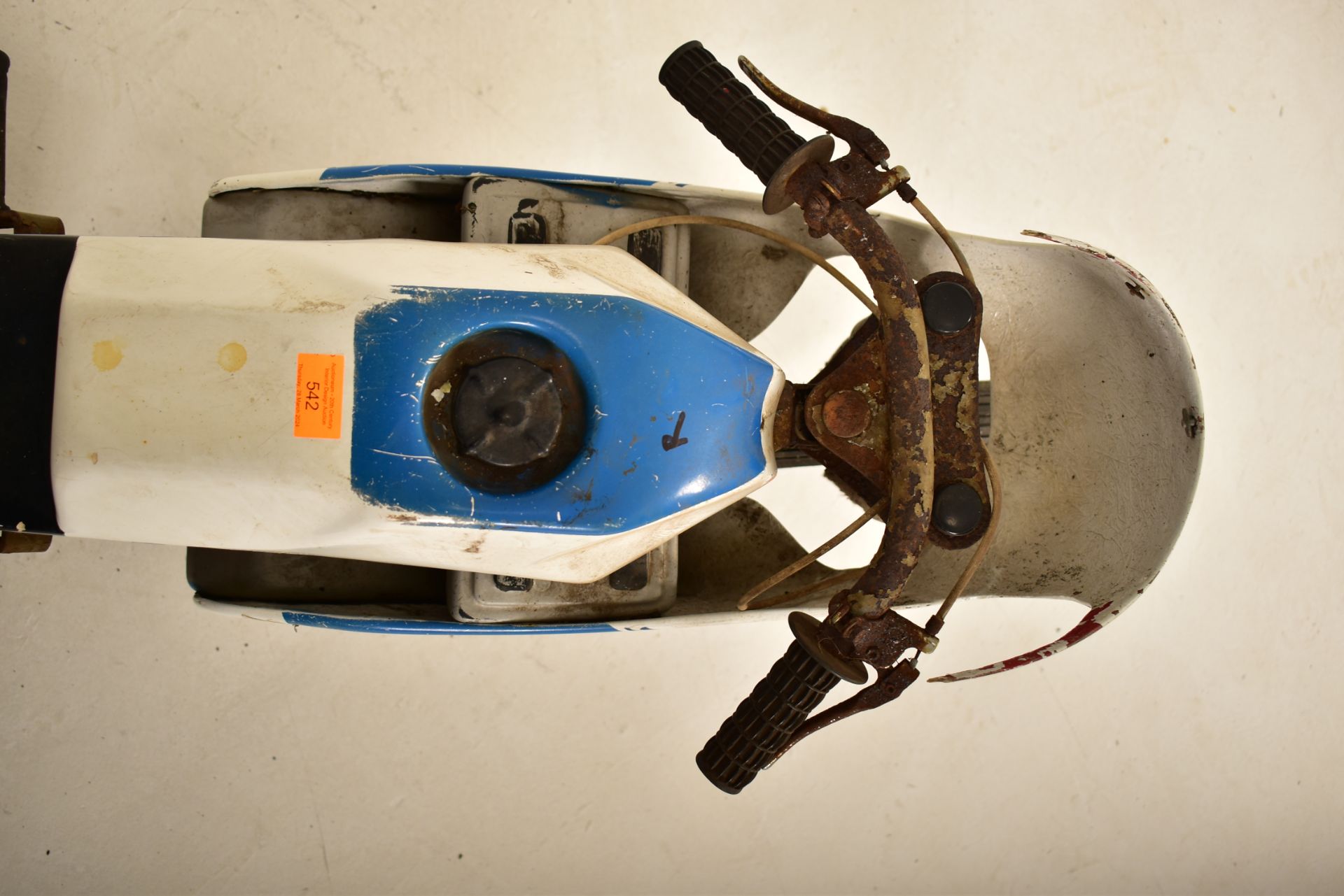 20TH CENTURY JUVENILE FAIRGROUND MOTORBIKE - Image 4 of 5