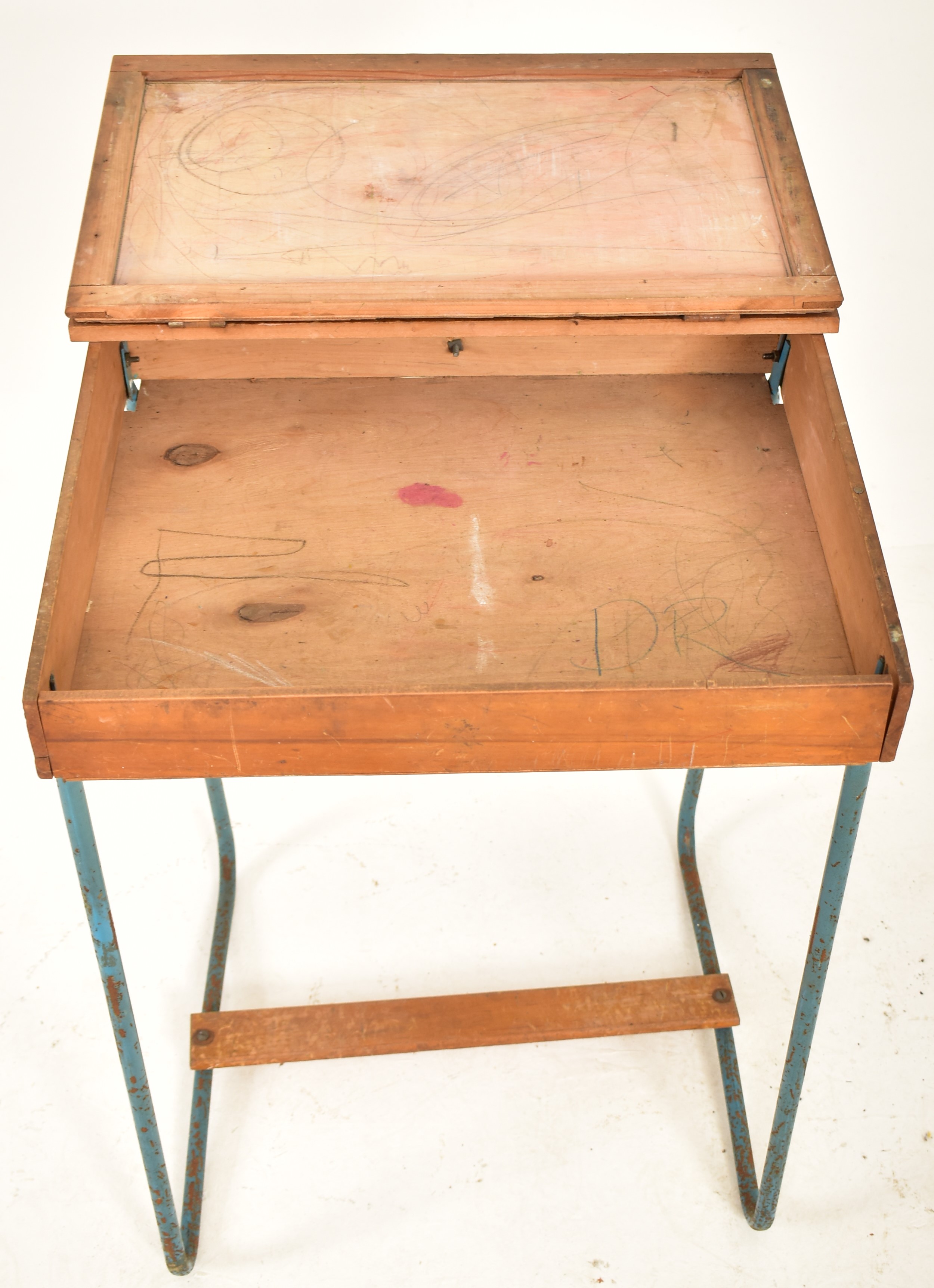 MID CENTURY OAK-PLY AND METAL CHILDREN'S SCHOOL DESK - Image 3 of 6