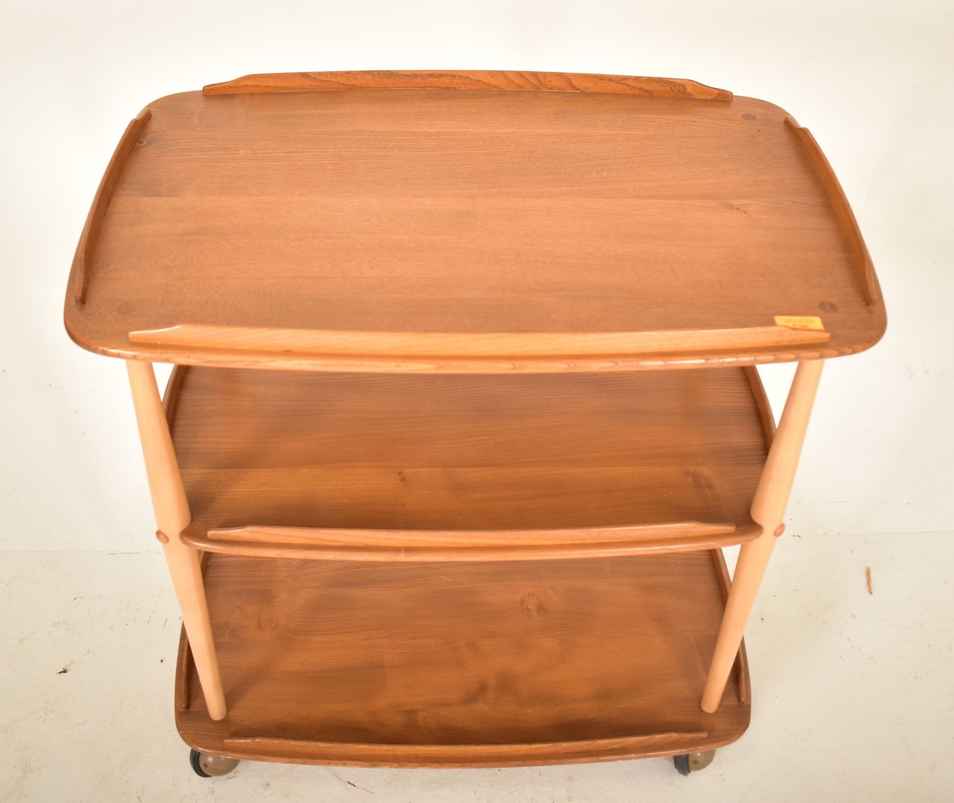 ERCOL - MODEL 458 - 20TH CENTURY BEECH & ELM COCKTAIL TROLLEY - Image 3 of 5
