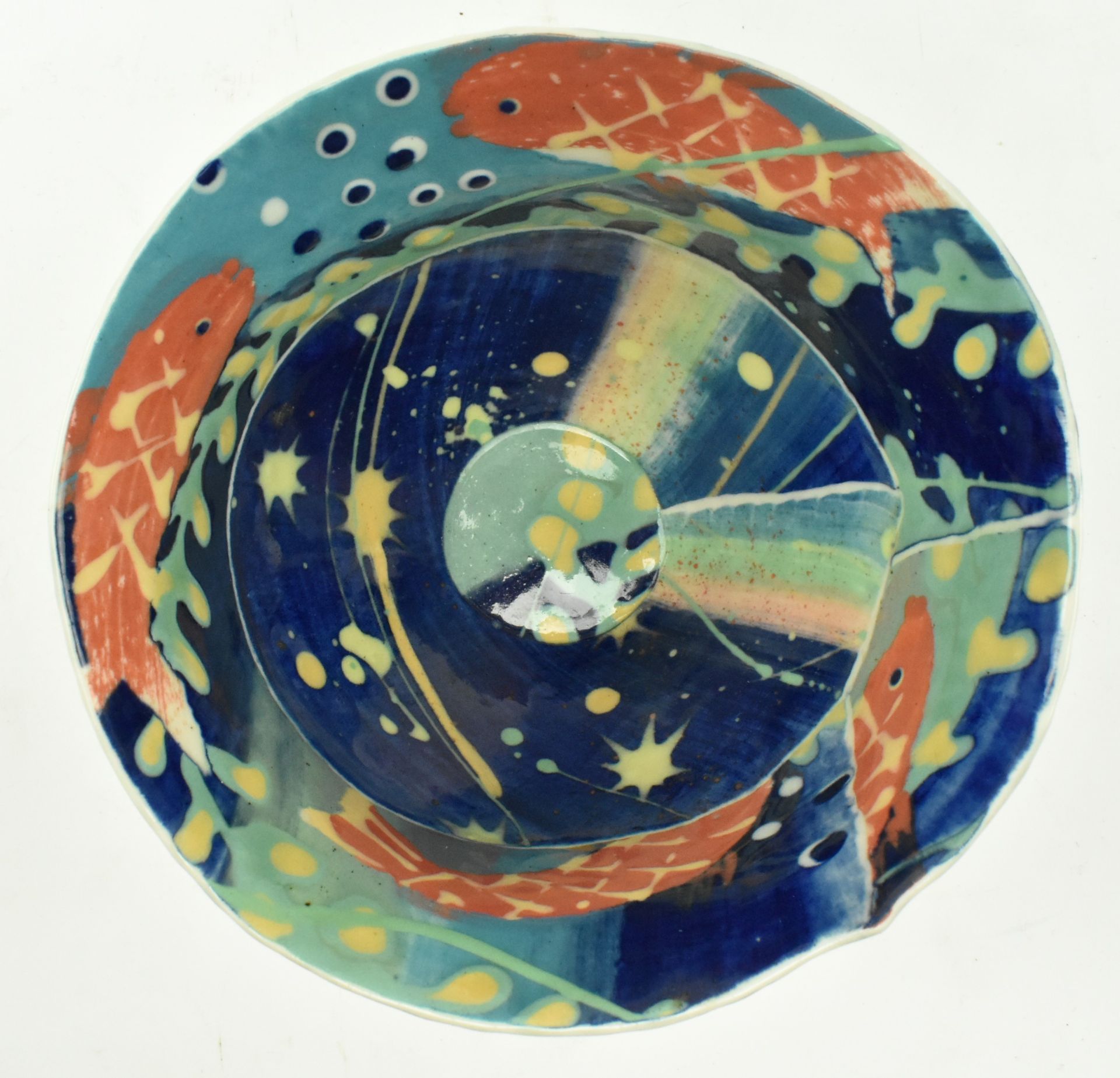 MARY VIGOR (B. 1947) - STUDIO POTTERY PORCELAIN SLIP GLAZE BOWL - Image 6 of 6