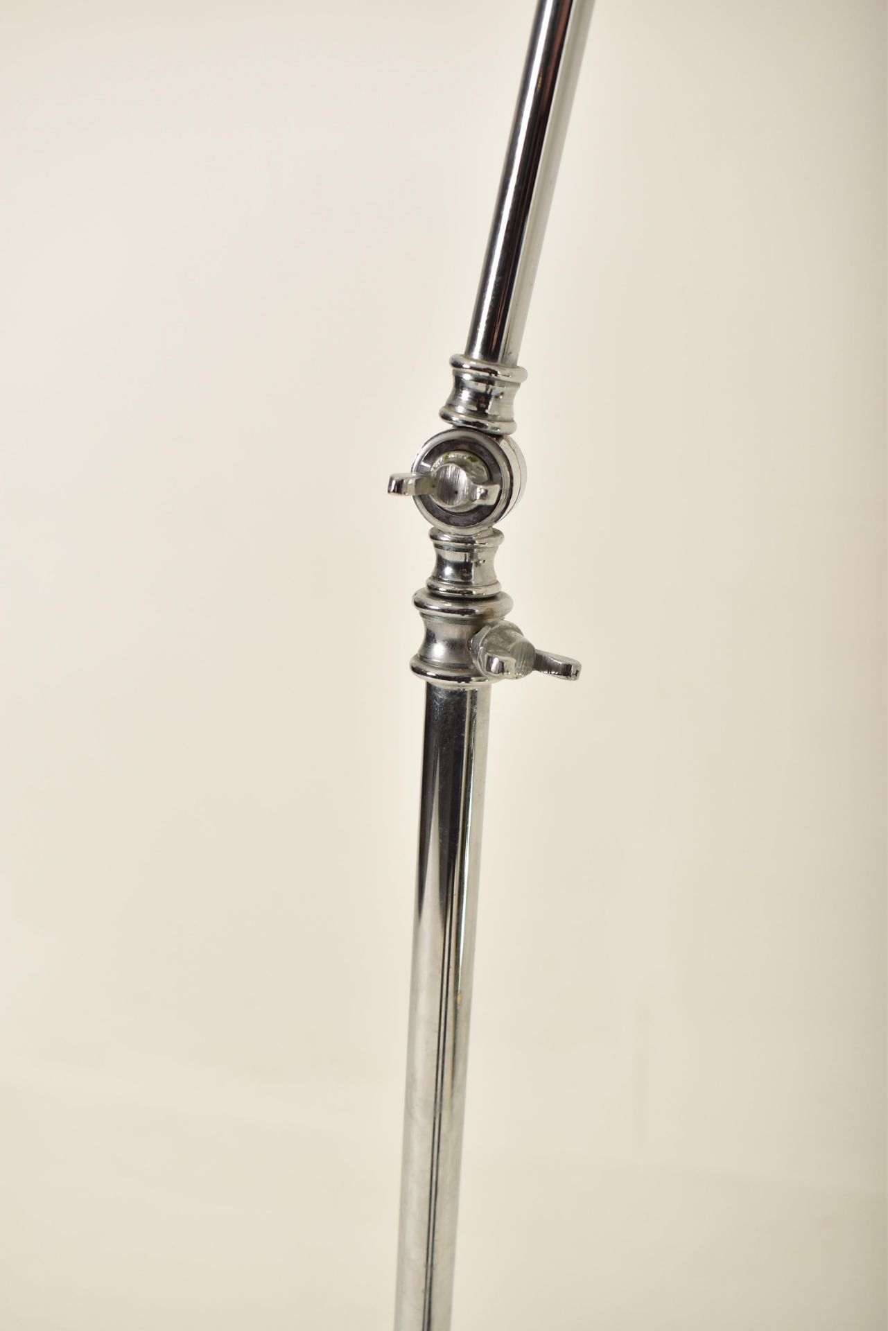 ART DECO STYLE 20TH CENTURY CHROME METAL FLOOR LAMP - Image 2 of 4