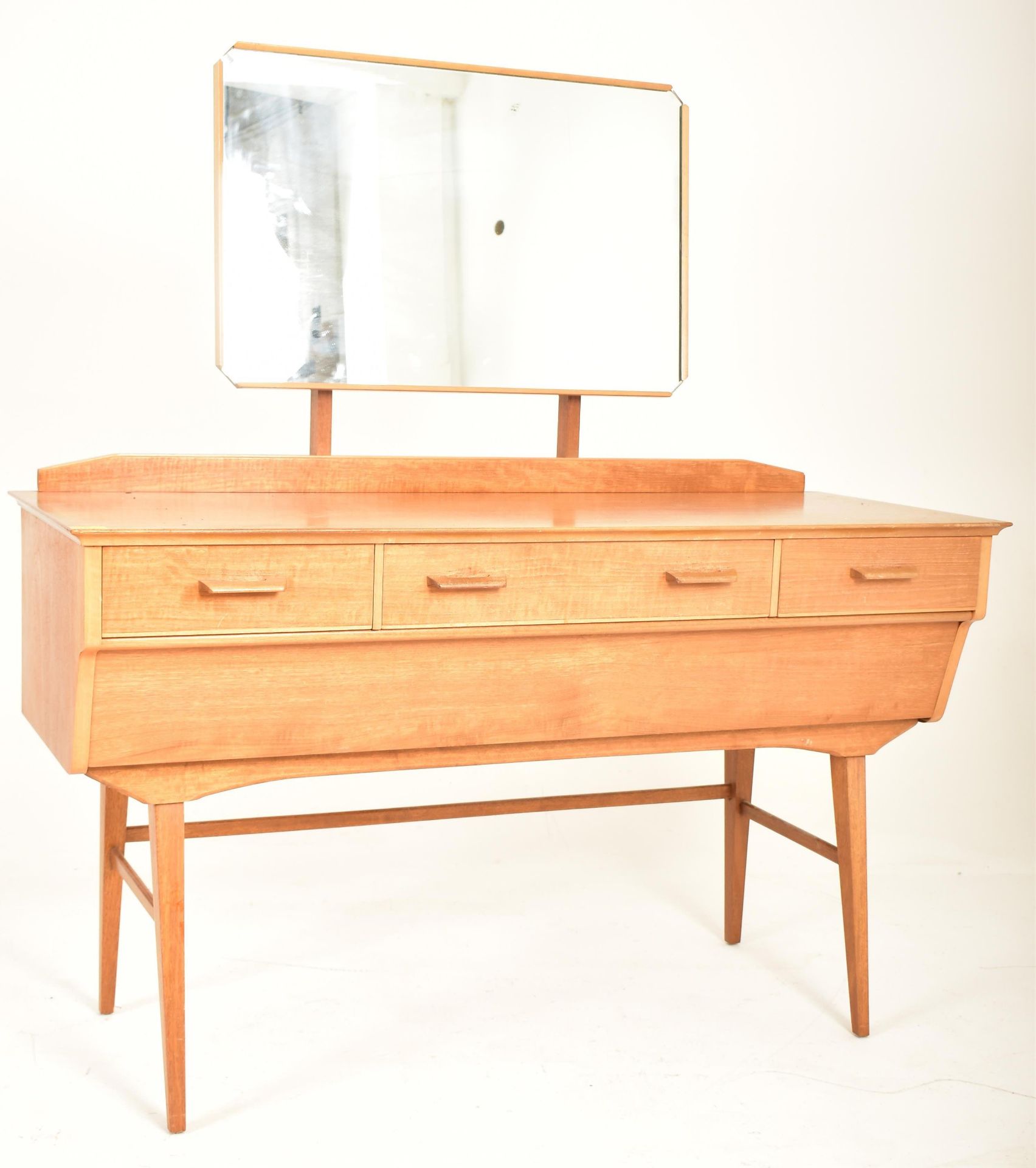 ALFRED COX FOR AC FURNITURE - WALNUT DRESSING TABLE - Bild 2 aus 8