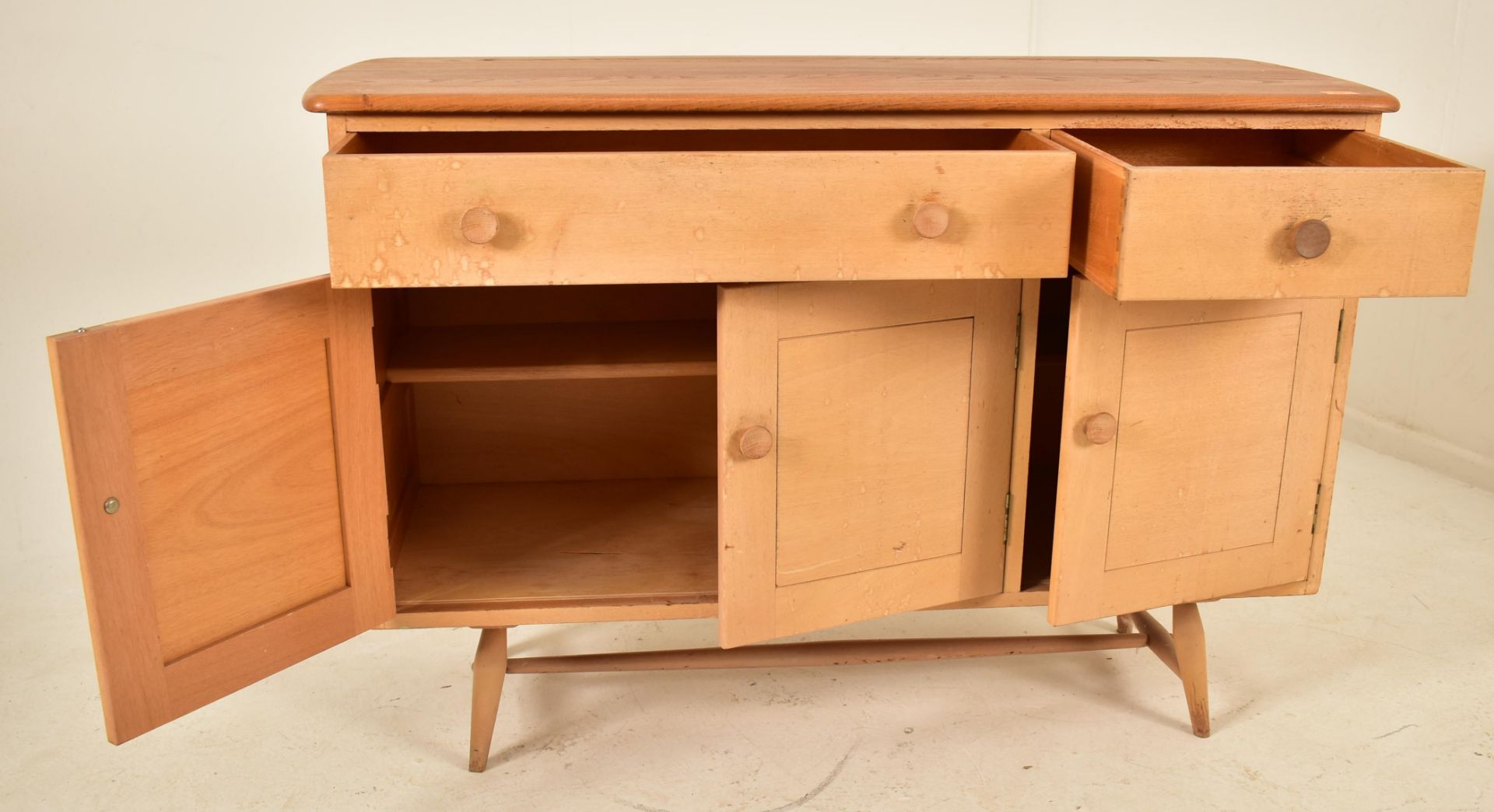 ERCOL - MODEL 351 - MID CENTURY BEECH AND ELM SIDEBOARD - Image 3 of 6