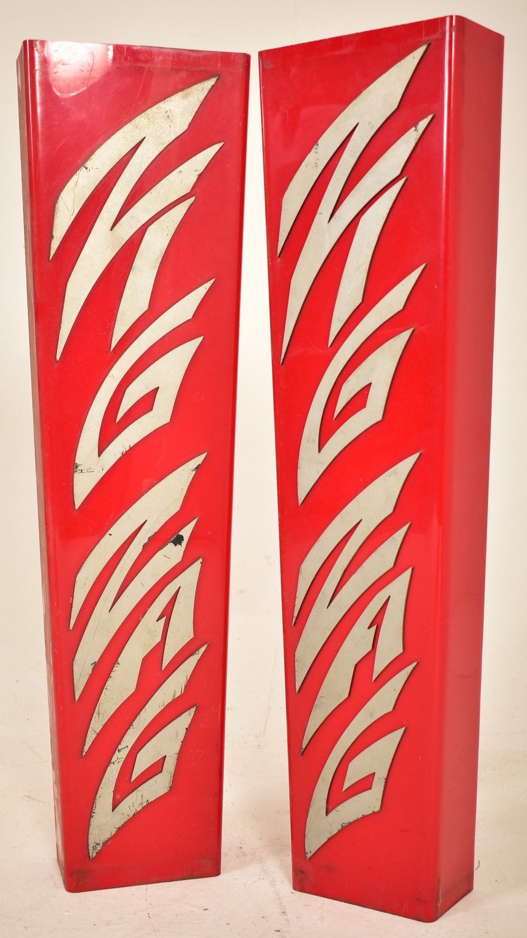 ZIG ZAG - PAIR OF 20TH CENTURY FAIRGROUND ACRYLIC UPRIGHTS - Image 2 of 4