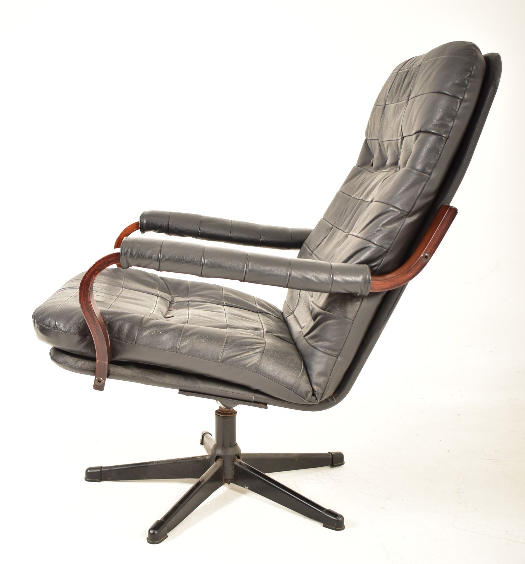 1970S SWEDISH DESIGN LEATHER AND BENTWOOD ARMCHAIR - Image 4 of 5