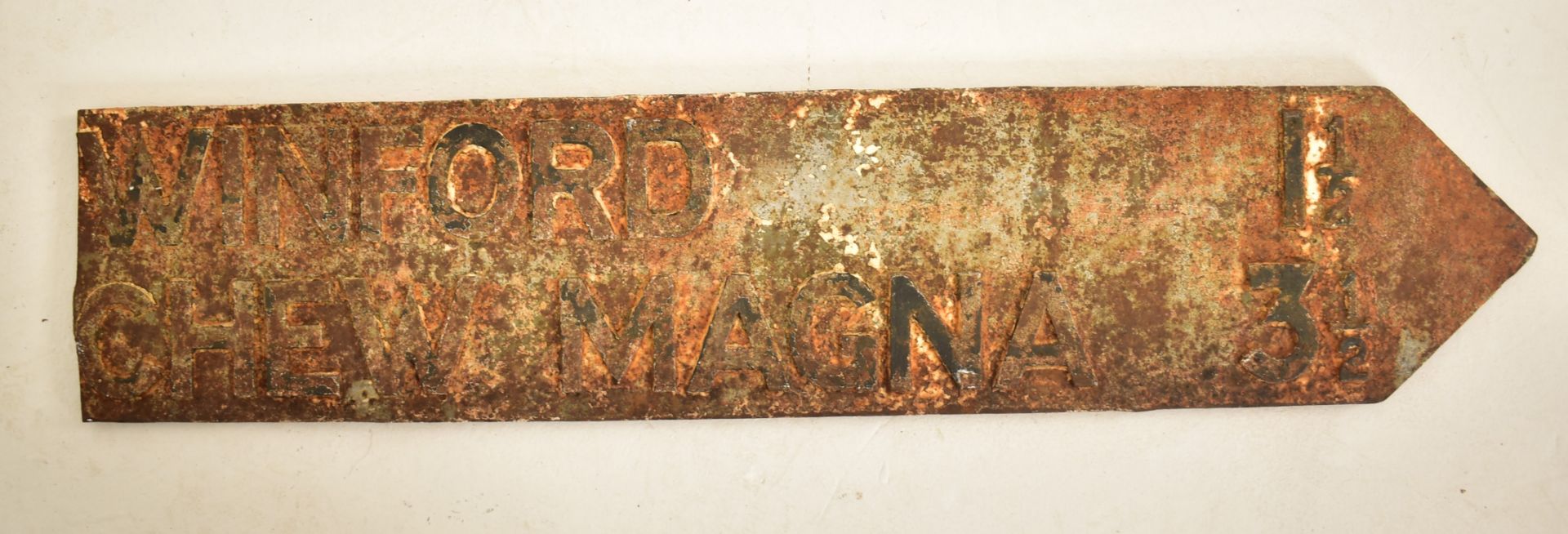 MID 20TH CENTURY CAST IRON DOUBLE SIDED ROAD SIGN - Bild 3 aus 3