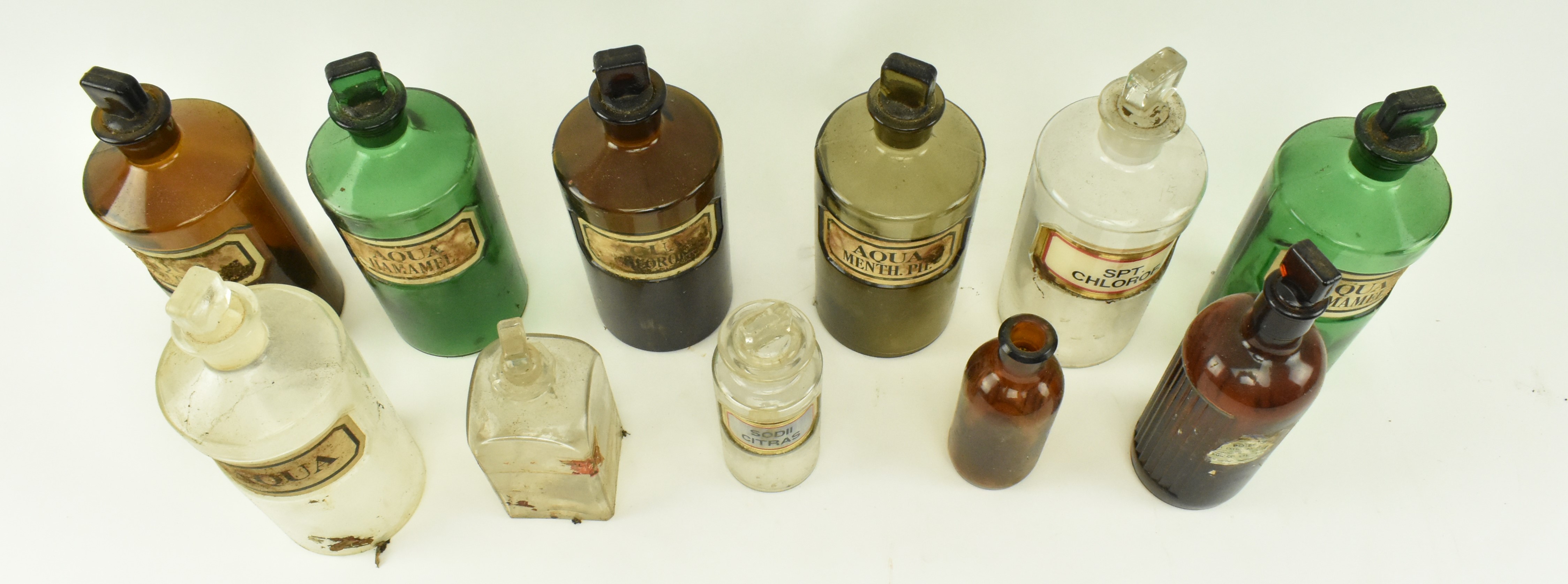 SELECTION OF EARLY 20TH CENTURY APOTHECARY BOTTLES - Image 3 of 6