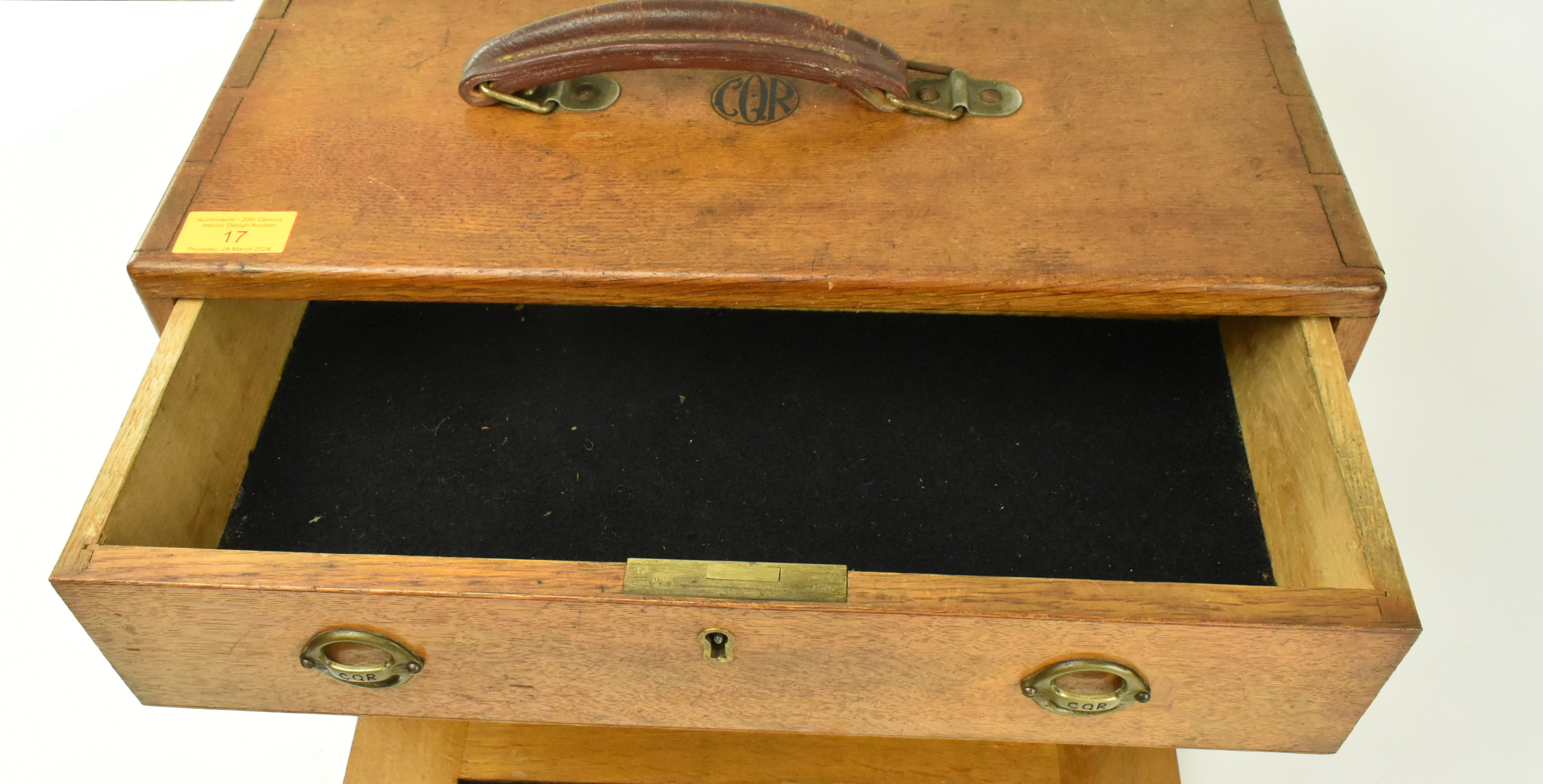 20TH CENTURY CQR OAK ENGINEERS WORKMAN'S TOOL CHEST - Image 4 of 7