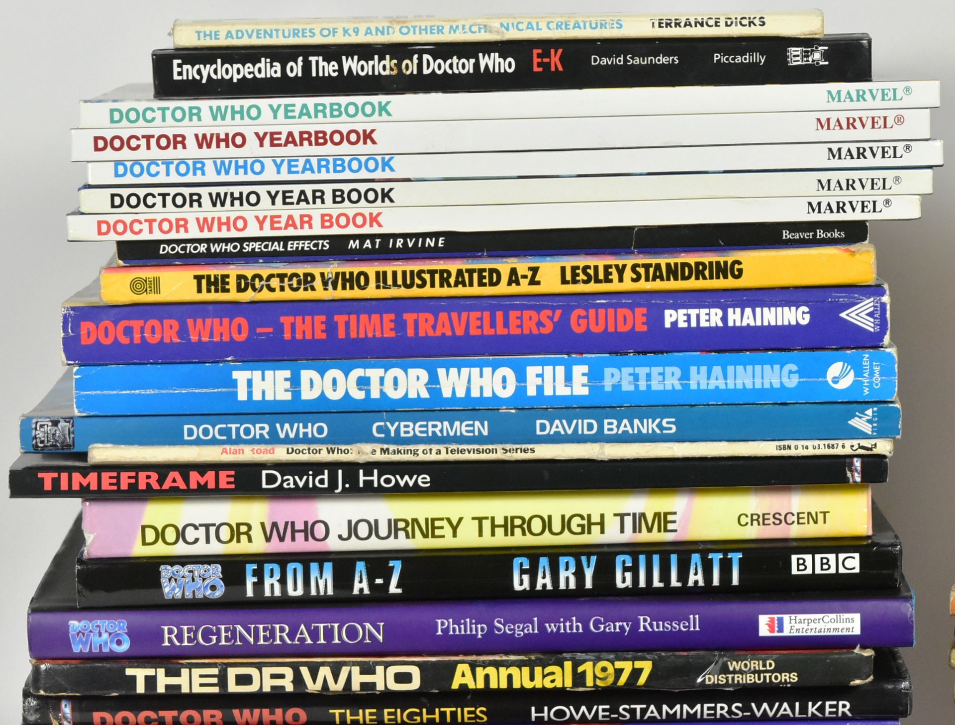 LARGE COLLECTION OF DOCTOR WHO BOOKS AND ANNUALS - Bild 2 aus 6