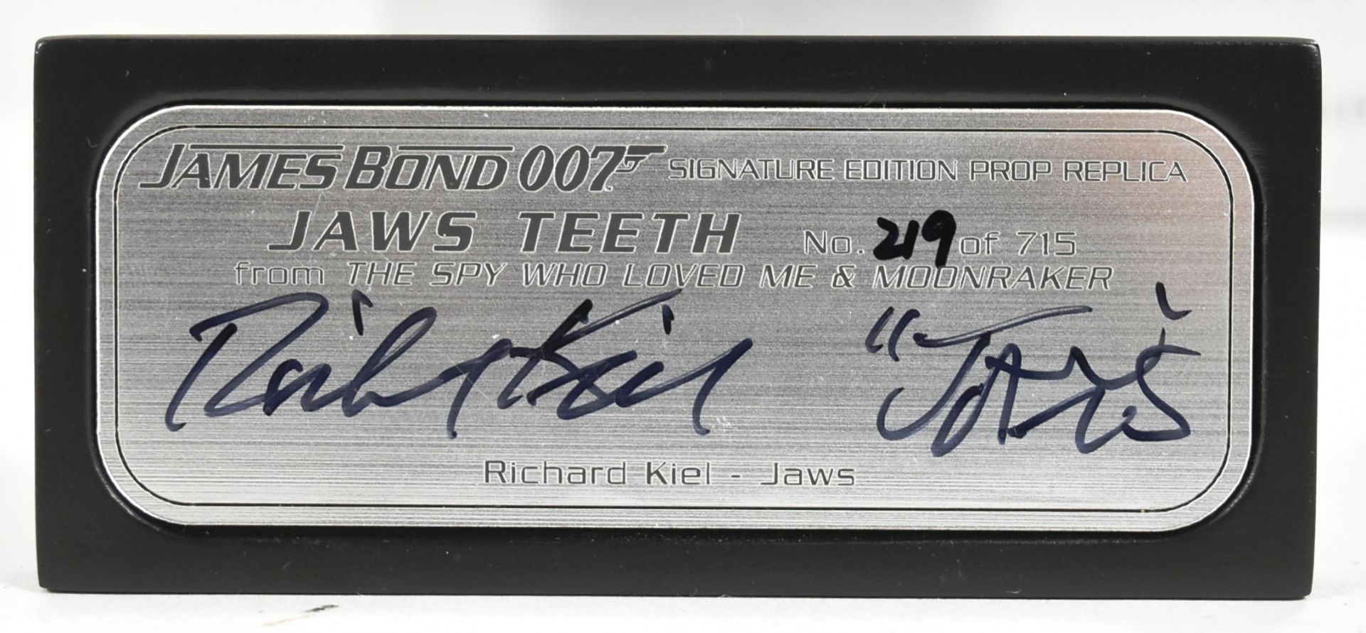 JAMES BOND - REPLICA 1/1 JAWS TEETH SIGNATURE EDITION - Image 4 of 6