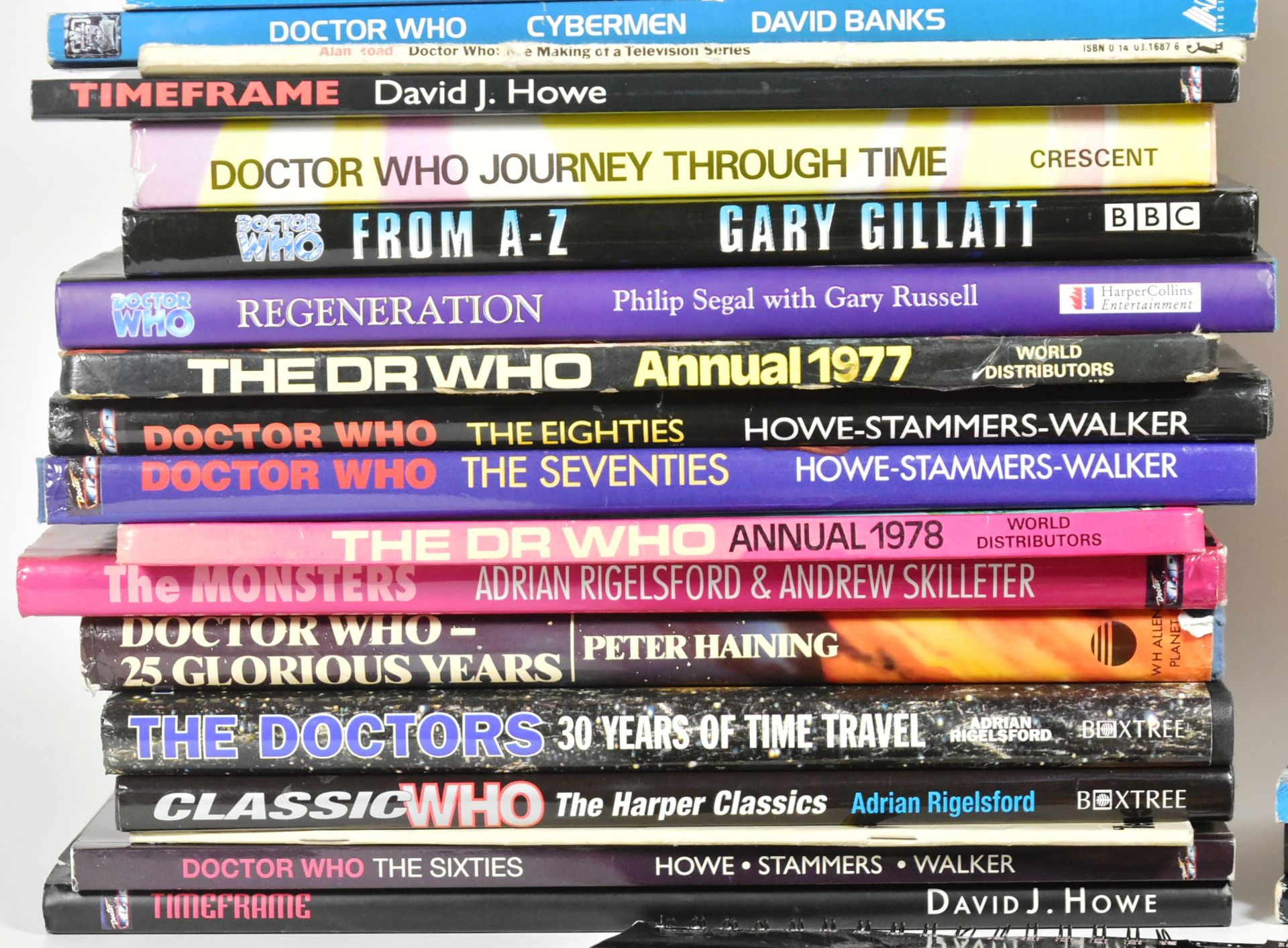 LARGE COLLECTION OF DOCTOR WHO BOOKS AND ANNUALS - Bild 3 aus 6
